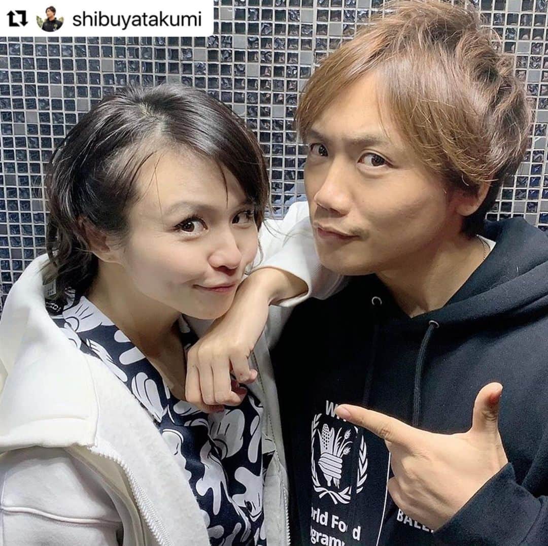 のインスタグラム：「. . せっかく『凄く良い企画』がスタートしたのに 緊急事態宣言（新型コロナウイス）により このプロジェクトも一旦ストップ… 動き出せるタイミングは いつになることやら！？  ↓  #Repost @shibuyatakumi with @make_repost  misonoさん﻿の故郷﻿ 京都で撮影でした🎥﻿ 立場とか年齢とか関係なく﻿ 間違えた事があれば﻿ ズバッと叱ってくれる﻿ お姉ちゃんみたいな存在😂﻿ ホントに尊敬します🙏✨﻿ ﻿ #渋谷巧﻿ #misono﻿ #京都﻿ #YouTube #コラボ #撮影」