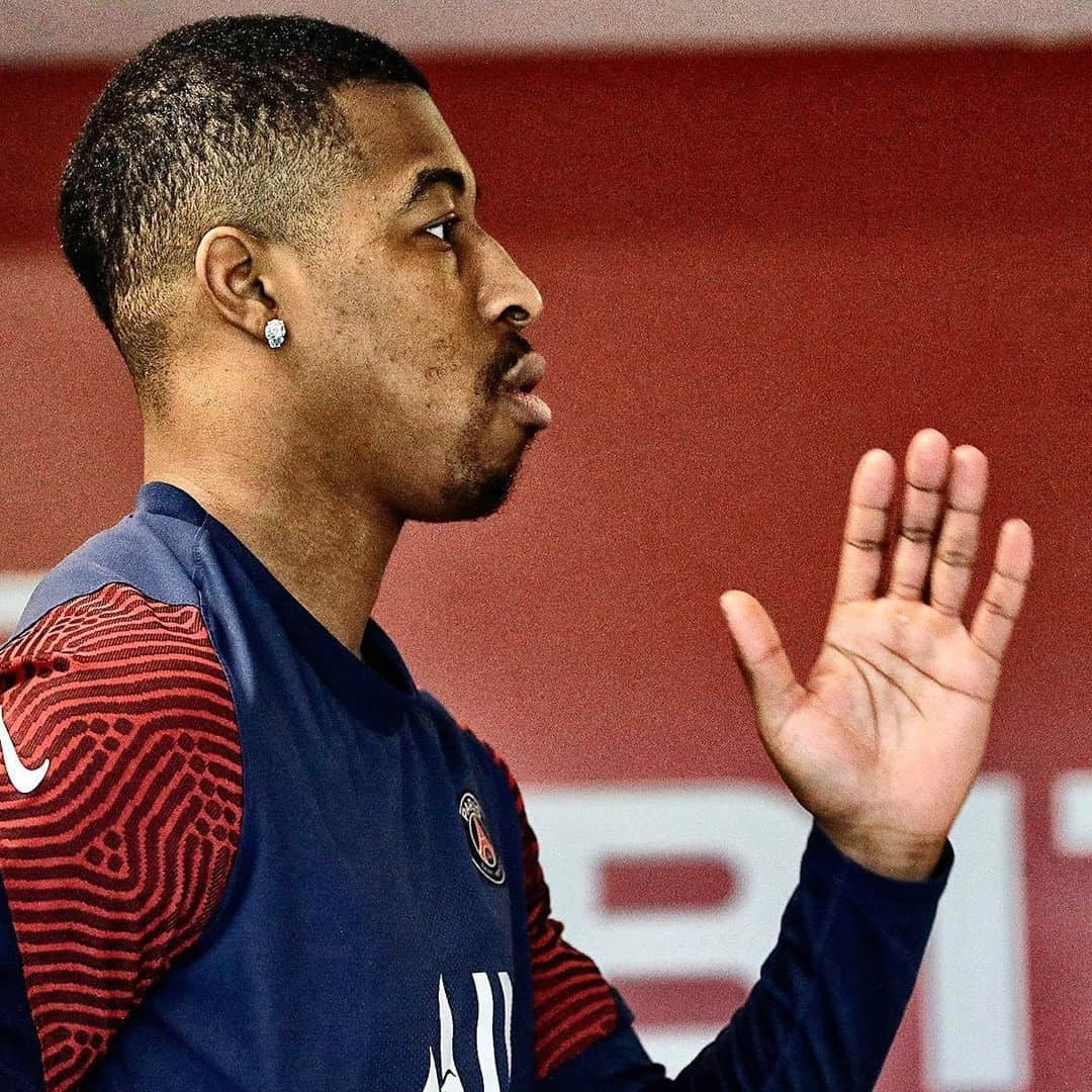 プレスネル・キンペンベさんのインスタグラム写真 - (プレスネル・キンペンベInstagram)「Strike a pose 💂🏾‍♂️#LAFORCE」1月21日 4時41分 - kimpembe3