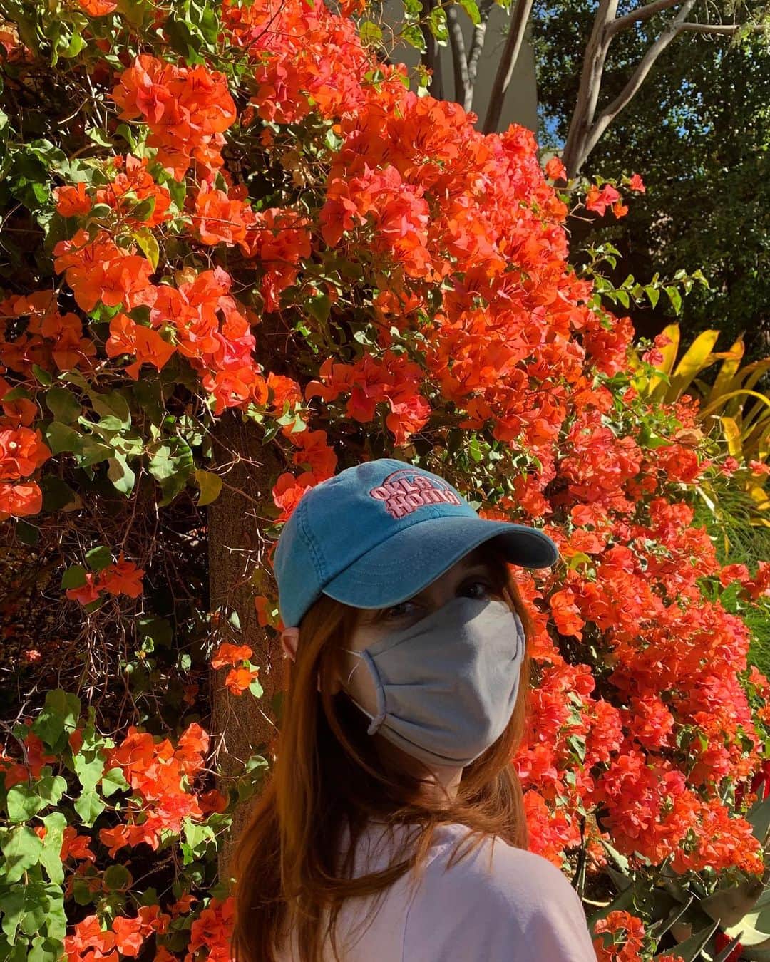 ローラ・スペンサーのインスタグラム：「Feelin’ light and bright today」