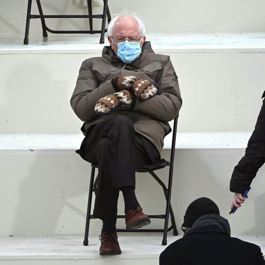 People Magazineさんのインスタグラム写真 - (People MagazineInstagram)「The 2021 #InaugurationDay has been filled with standout, symbolic style moments — but they're not the only ones getting attention. Senator Bernie Sanders dressed sensibly for the chilly temperature in Washington D.C., but it's his cozy mittens that had Twitter talking — and they hold special meaning, too. Jen Ellis, a teacher from Essex Junction, Vermont, made them for him a few years ago and even makes similar styles for those interested in a pair. ❤️ Tap the bio link for all the details. 📷: Getty」1月21日 4時51分 - people