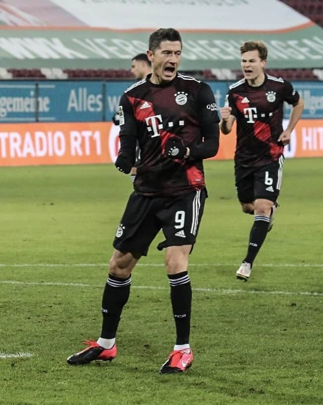 バイエルン・ミュンヘンさんのインスタグラム写真 - (バイエルン・ミュンヘンInstagram)「LEWY FROM THE SPOT! 🎯 #MiaSanMia #FCAFCB #packmas #LewanGOALski」1月21日 4時51分 - fcbayern