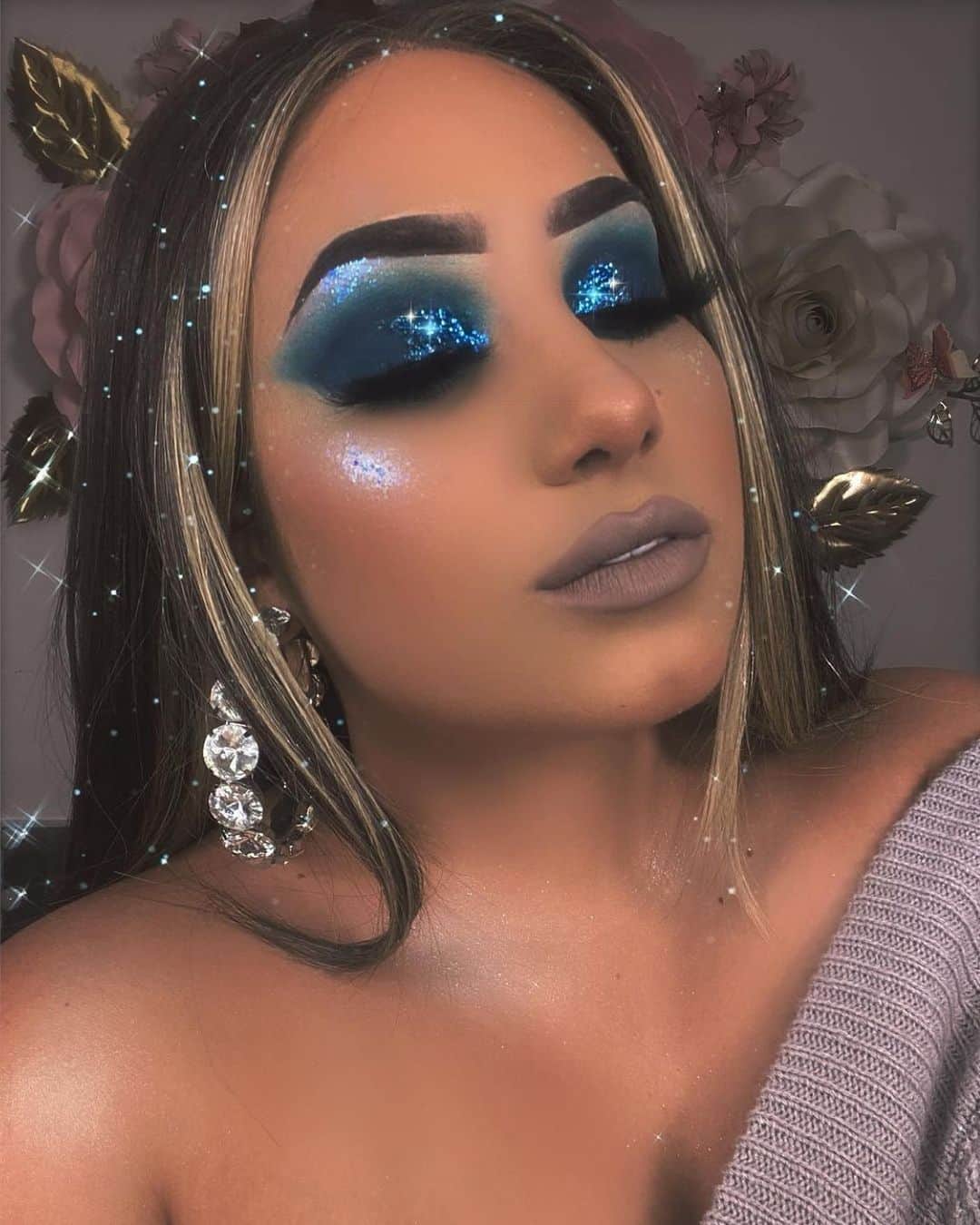 LiveGlamのインスタグラム：「@candylover89 looking like a winter goddess ❄️☕️💋 wearing our “Glamaccino” lippie💄😍 #LiveGlamFam」