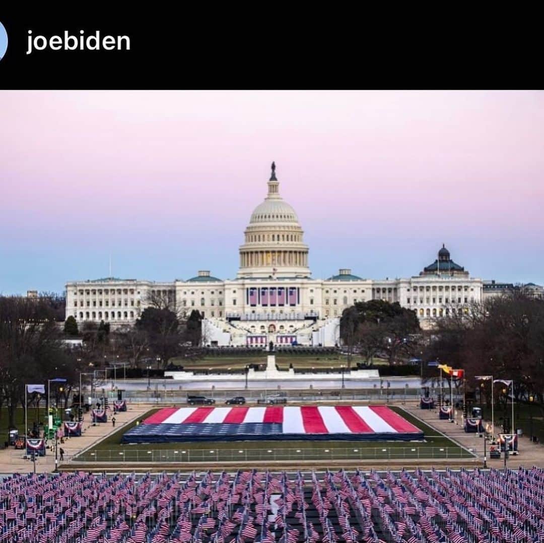 ジュリアナ・デヴァーのインスタグラム：「“We must end this uncivil war.” -President Joe Biden  A new day, a new era is dawning.  “I was crying watching the ceremony. And I am not even American. But its just a big sigh of relief. Nice speech...And that poets words... be the light. Inspiring.” - my friend in Slovenia  “We’re getting inauguration donuts!” - My friend from Jordan  Messages are pouring in from my friends from around the world. The world is excited about a return to solving problems, working together and striving for kindness even if we disagree.  I’m so happy that I made sweet potato muffins and croque monsieur egg strata to have with our champagne.   Let’s get back to sanity. #inagurationbrunch #returntosanity #servicenotpower」