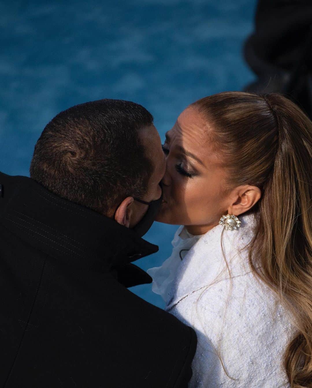 People Magazineさんのインスタグラム写真 - (People MagazineInstagram)「Alex Rodriguez is Jennifer Lopez's No. 1 fan. ❤️ 📷: @arod, Caroline Brehman/CQ-Roll Call, Inc via Getty Images」1月21日 5時23分 - people