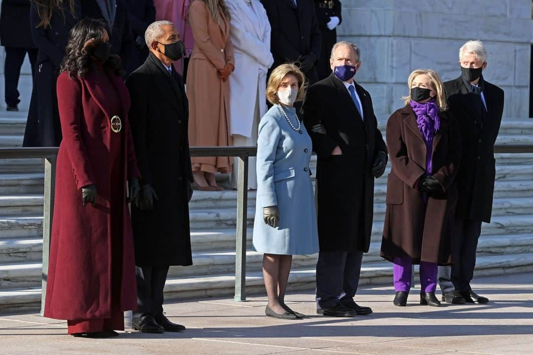 CNNさんのインスタグラム写真 - (CNNInstagram)「President Joe Biden and Vice President Kamala Harris traveled to Arlington National Ceremony for a wreath-laying ceremony at the Tomb of the Unknown Soldier. They were joined by former Presidents Barack Obama, George W. Bush and Bill Clinton and former first ladies Michelle Obama, Laura Bush and Hillary Clinton.  (📸: Chip Somodevilla/Getty Images)」1月21日 5時24分 - cnn