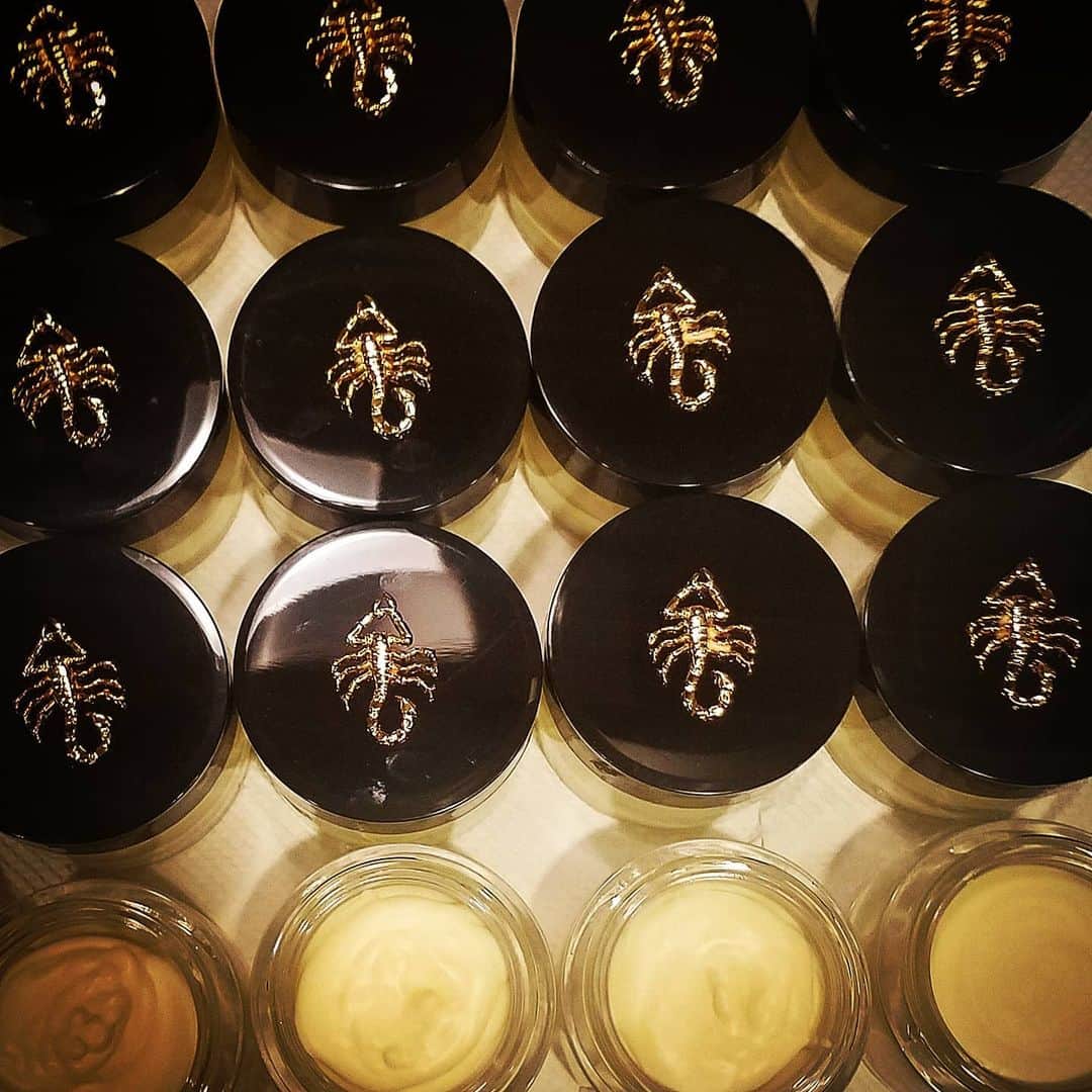 のインスタグラム：「GASOLINE GLAMOUR X SCORPION +  NEW GASOLINEGLAMOUR.COM LAUNCHING 2021  SCORPION MAGICK #ORGANIC #ORGANICSKINCARE #VEGAN #VEGANSKINCARE #CLEANSKINCARE #GREENBEAUTY #CRUELTYFREE #ECOBEAUTY #NONTOXIC #CANDLES  #PERFUME #SKINCARE  #EMPIRE #IDONTQUIT #BURYYOURDOUBTS #OFTENIMITATEDNEVERDUPLICATED #WOMAN #FIGHTER #TRUEGRIT  #TRYME  #THEONLYLAWISSURVIVAL #PLAYFORBLOOD #DONTTAKEANYSHIT  #LOVERULES #RAREFIND #THEONEYOUFEED  #GASOLINEGLAMOUR #GASOLINEGLAMOURXSCORPION #SCORPIONPOWER #ITSNOTBRAGGINGIFYOUCANBACKITUP 🦂🖤👑♠️⚡💎 GUTSY POWERFUL HONEST CLEAN CRUELTY FREE VEGAN SKINCARE 4EVERYONE SMALL BATCH HANDMADE IN LA」
