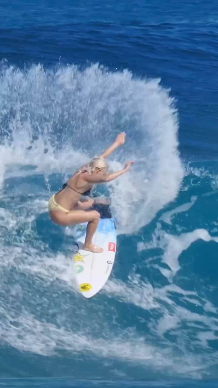 タティアナ・ウェストン・ウェブのインスタグラム：「2 turns 🤍 2 manobrinhas @rockstarenergy ⚡️⚡️⚡️」