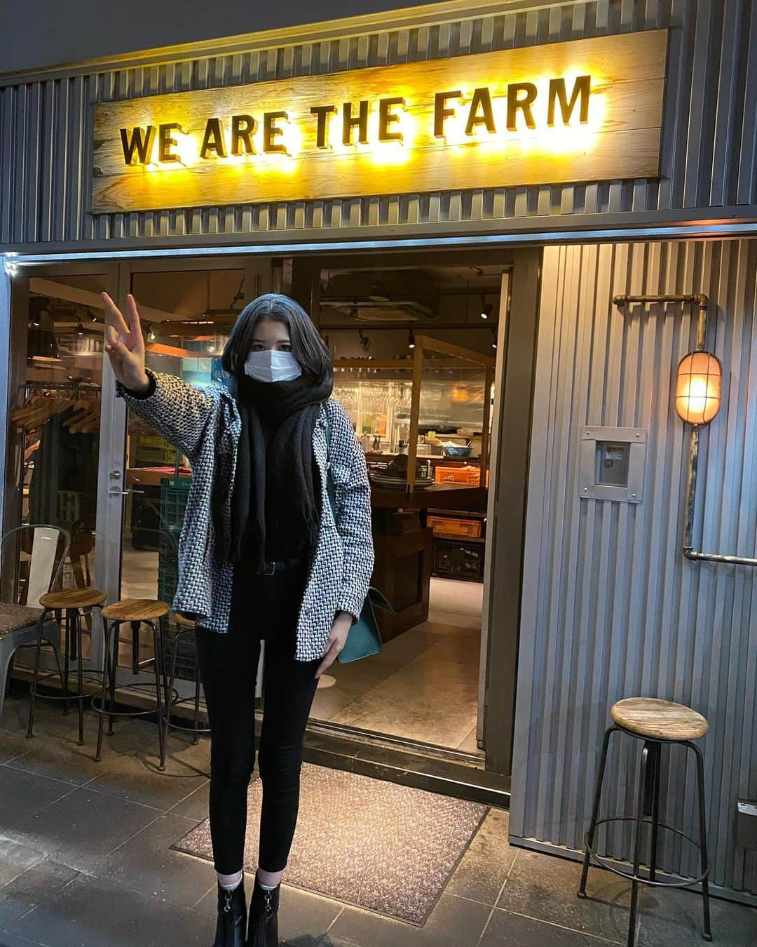 尾台彩香さんのインスタグラム写真 - (尾台彩香Instagram)「. . 渋谷 《 #wearethefarm 》 . 麻布十番、目黒、渋谷と3店舗目達成🌟 ほんとにここのバーニャカウダ大好き🥕 野菜でっかいし柔らかいし美味しい！！！ . #野菜 #渋谷カフェ #渋谷ランチ #渋谷グルメ #バーニャカウダ #サラダ #サロモ #ポートレート #モデル #ショートヘア  #作品撮り #ファッション #オシャレ #メイク #撮影 #tokyo #hair #model #shooting #makeup #cool #short #fashion #girls #instagood #photography #尾台彩香」1月20日 20時52分 - colorful0226