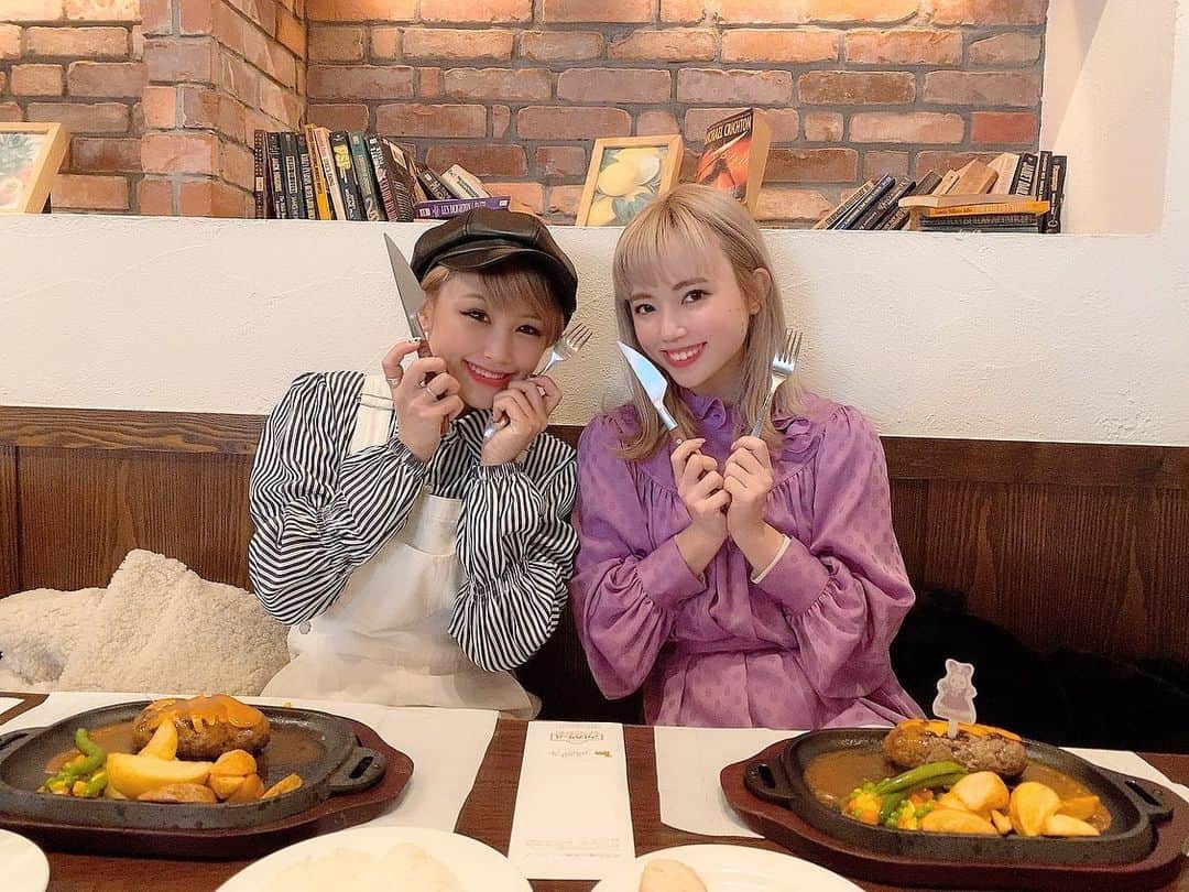 yokoのインスタグラム：「. シルバニアファミリーのイベントに いつもの4人で行ってきました🤍 . かわいくてかわいくて 一生子どもの頃を思い出して テンション上がってました☺️💓 . このメンバーでいるとずっと喋り続けて いつのまにか夜になってましたwww つぎはどこいきましょうかね👼💕 . . . . . . . . . . . . . . . #エンタメ活動を止めない #アジア一のエンターテインメント #burlesque#burlesque lesquetokyo#バーレスク東京#ダンサー#透明少女#model#hairmake#makeup#love#ootd#fashion#instagood#instalike#instafashion#tokyo#white #오오티디‭#셀카#메이크업#머리스타그램 #お洒落さんと繋がりたい#カメラ好きな人と繋がりたい#モデル#東京」