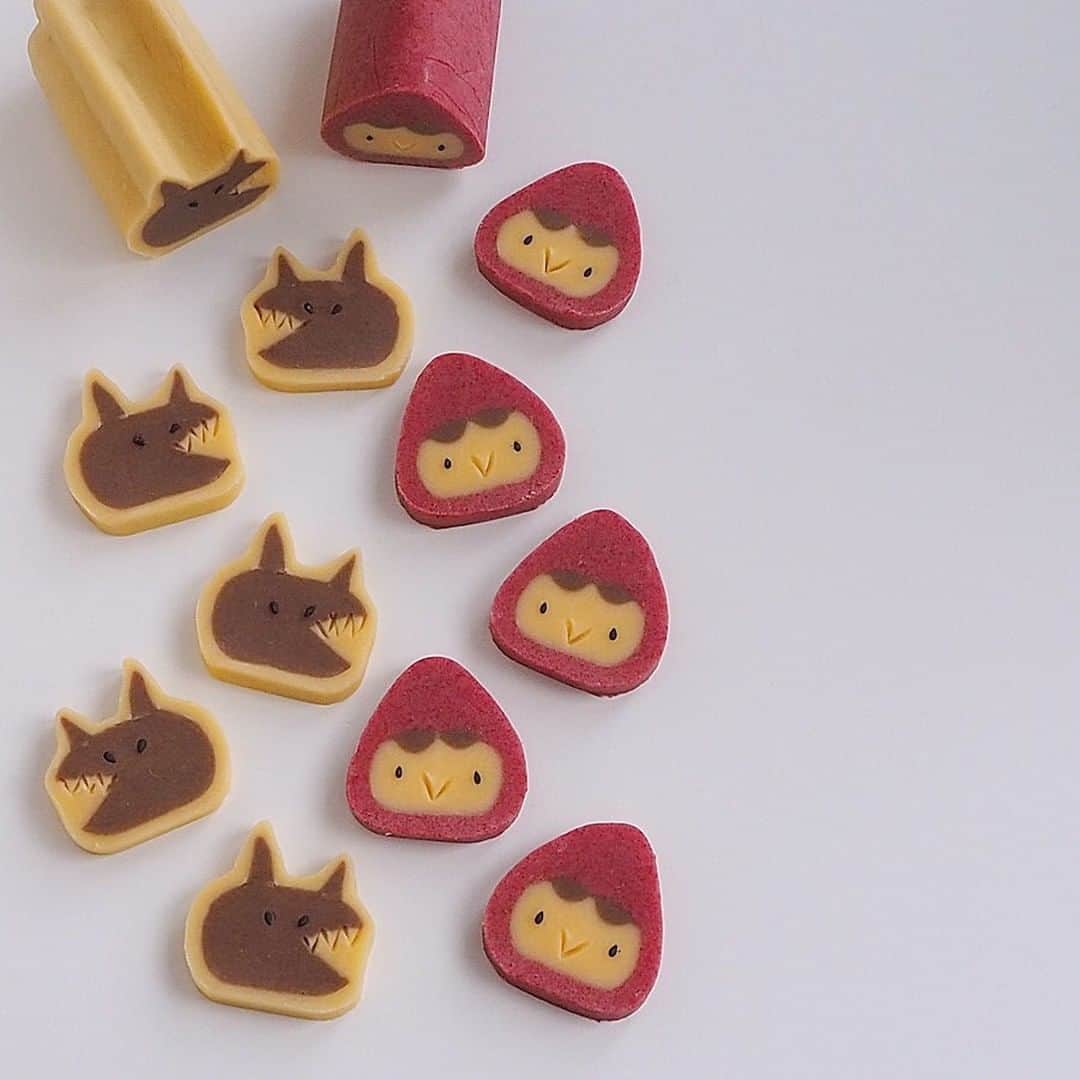 R i R y (リリー)さんのインスタグラム写真 - (R i R y (リリー)Instagram)「『アイスボックスクッキー❤️』　　  かわいいアイスボックスクッキー🍪🍓 赤ずきんちゃんもくまさんも可愛いすぎる🥺❤️  Photo by﻿ @en93.kitchen ✴︎---------------✴︎---------------✴︎﻿ ﻿ ▶▶Instagram・Twitter・TikTokで掲載する写真を募集中📸﻿ カワイイ写真が撮れたら、@velle.jp をタグ付けするか、ハッシュタグ #velle_jp をつけて投稿してみてね♪﻿ ﻿ velle編集部と一緒にカワイイで溢れるvelleを創っていこう😚🤍  ✴︎---------------✴︎---------------✴︎﻿ #クッキーアート #アイスボックスクッキーアート #おやつ #おうちおやつ #アイスボックスクッキー #クッキー #くまクッキー #フルーツ #赤ずきん #赤ずきんクッキー #おうち時間 #おうちカフェ」1月20日 21時00分 - velle.jp
