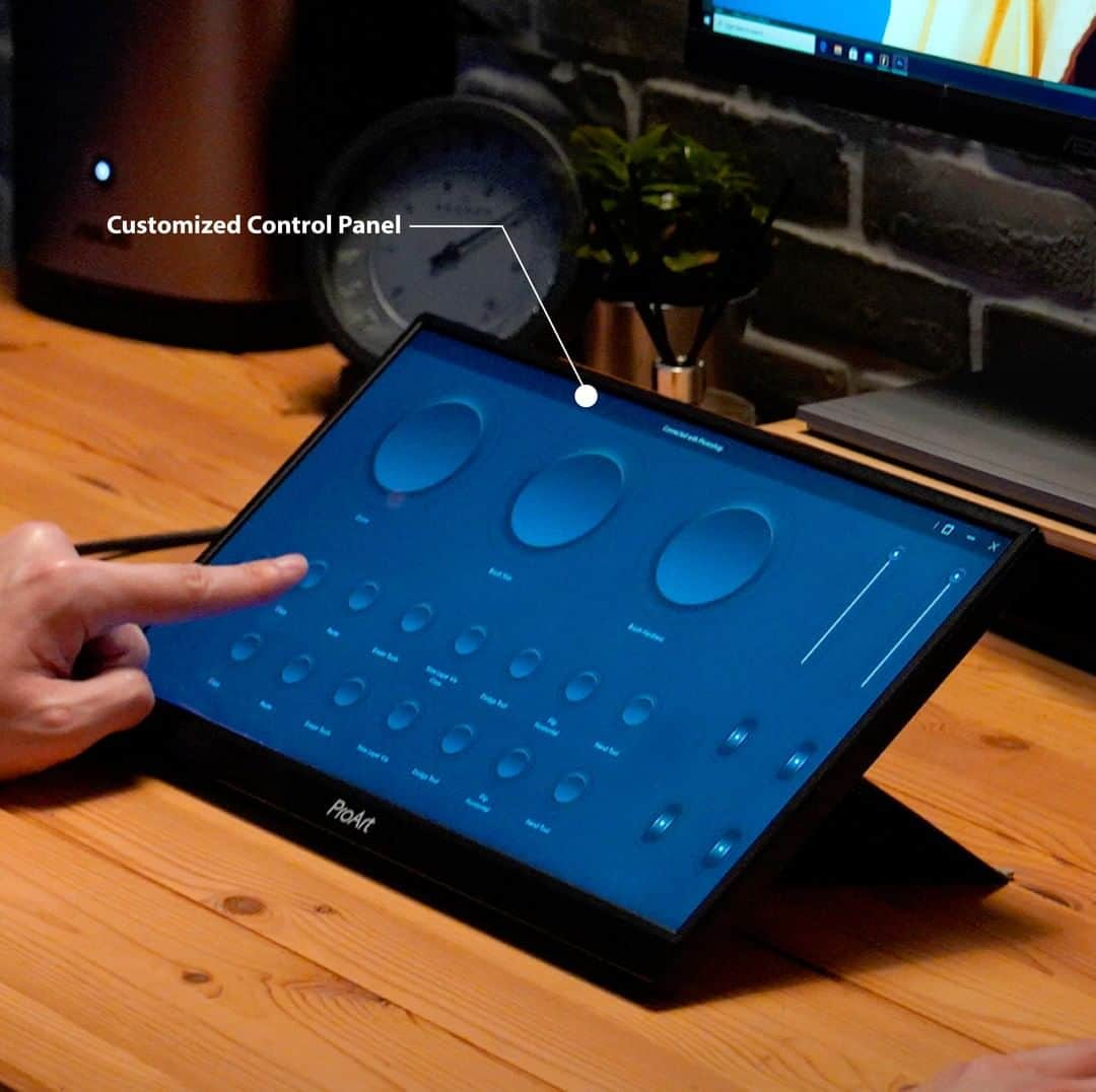ASUSさんのインスタグラム写真 - (ASUSInstagram)「Every aspect of #ProArt Display PA148CTV Portable Monitor is built to remove barriers, and participate together with your passion and creation.💡  #BeAhead and discover a shortcut to creators’ workflow. #CES2021」1月20日 21時00分 - asus