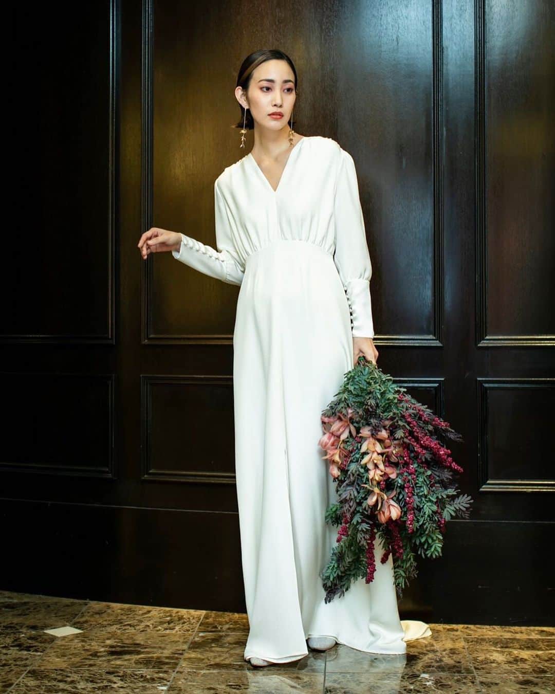 JUNOさんのインスタグラム写真 - (JUNOInstagram)「日本初上陸ブランド﻿﻿ LENA MEDOYEFF (レナ・メドエフ)﻿﻿ ﻿ ﻿﻿ シンプル&クリーンなデザインは﻿ ファッションを愛する﻿ ウエディングの日も自然体でいたい花嫁様に﻿ ﻿ ありのままのご自身のスタイルを﻿ 表現するためにこそおすすめしたい1着です﻿ ﻿ ブーケは思い切りボリュームのあるものや﻿ 枝葉に動きのあるものなど﻿ 自由に心惹かれる花たちを携えてみてください。﻿ ﻿ ﻿ Dress “Fernanda”﻿ ﻿ ﻿ #lenamedoyeff﻿﻿ #viktorandrolfmariage﻿﻿ #inesdisanto﻿﻿﻿ #MARCHESA﻿﻿﻿ #antonioriva﻿﻿﻿ #naeemkhan﻿﻿﻿ #inmaculada﻿﻿﻿ #kennethpool﻿﻿﻿ #zacposen﻿﻿﻿ #juno﻿﻿﻿ #junowedding﻿﻿﻿ #wedding﻿﻿﻿ #weddingdress﻿﻿﻿ #ジュノ﻿﻿﻿ #ウエディング﻿﻿﻿ #ウェディング﻿﻿﻿ #ウエディングドレス﻿﻿﻿ #ウェディングドレス﻿﻿﻿ #ドレス﻿﻿﻿ #プレ花嫁﻿﻿﻿ #2021春婚﻿﻿﻿ #2021夏婚﻿﻿﻿ #2021秋婚﻿﻿﻿ #福岡花嫁﻿﻿﻿ #東京花嫁﻿﻿﻿ #九州花嫁﻿﻿﻿ #関東花嫁」1月20日 21時01分 - juno_weddingdress