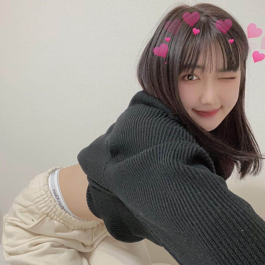 河崎みーなのインスタグラム：「ひっさしぶりに @elena.4beauty 行ってきたよ💕本当に気持ち良すぎて毎回うつ伏の時隠れてニヤニヤしてる😌💕  最近本当にスウェットパンツハマりすぎている😌 . .」