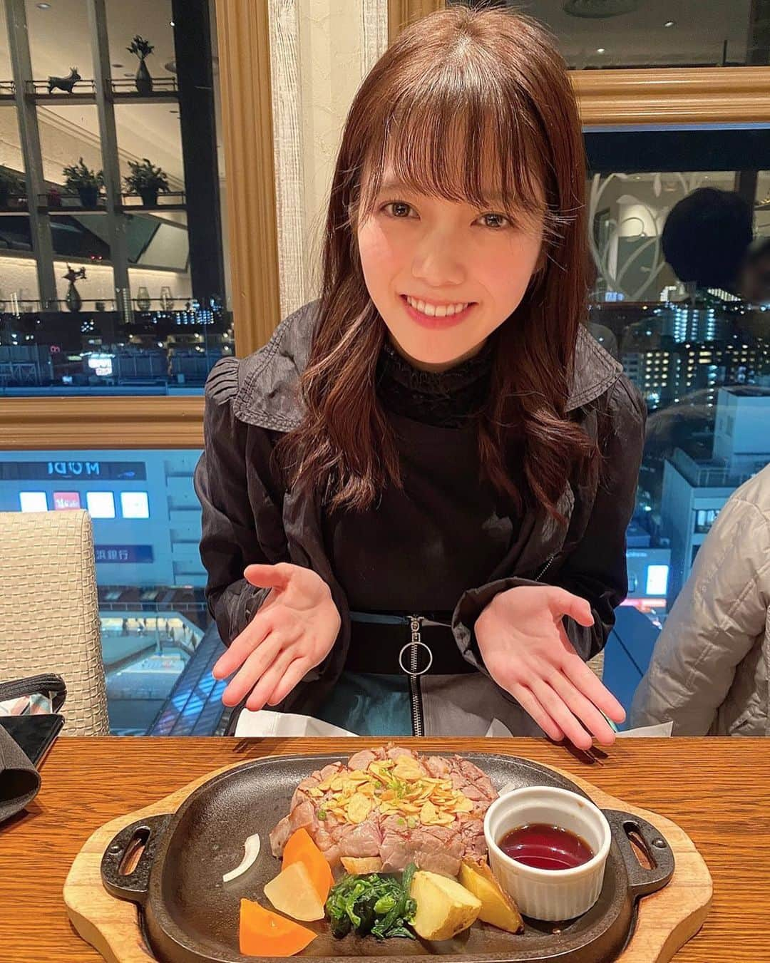 高木凜々子さんのインスタグラム写真 - (高木凜々子Instagram)「.﻿ .﻿ 先月のおばあちゃんのお誕生日会でお肉食べた🥩﻿ ﻿ ﻿ 隣におばあちゃん座ってたんだけど﻿ ツーショット完全に撮り忘れました…﻿ やらかした😭😭！！﻿ ﻿ ﻿ 今年は絶対撮ろうね！！！﻿ ﻿ いつまでも長生きでいてねー！！✨﻿ ﻿ ﻿ ﻿ ﻿ #バイオリン #バイオリニスト #🎻 ﻿ #ヴァイオリン #ヴァイオリニスト ﻿ #クラシック #音楽 ﻿ #コンサート #演奏会 #ドレス ﻿ #髙木凜々子 #高木凛々子 ﻿ #写真撮ってる人と繋がりたい ﻿ #お洒落さんと繋がりたい ﻿ #モデルさんと繋がりたい ﻿ #カメラマンさんと繋がりたい ﻿ #音楽好きと繋がりたい ﻿ #violin #violinist #violinplayer #classic ﻿ #makeup #dress #concerto #camera #photo ﻿」1月20日 21時04分 - ririkotakagi