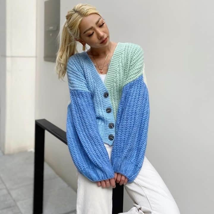 TALLY WEiJLさんのインスタグラム写真 - (TALLY WEiJLInstagram)「Knit's all in the details 💚💙⁠ ⁠ Colorblock Cardigan 🔎 SCAACTONA-XX⁠ ⁠ #details #cardigan #colorblock #knitwear #fashion #winterstyle #outfit #ootd #tallyweijl」1月20日 21時13分 - tally_weijl