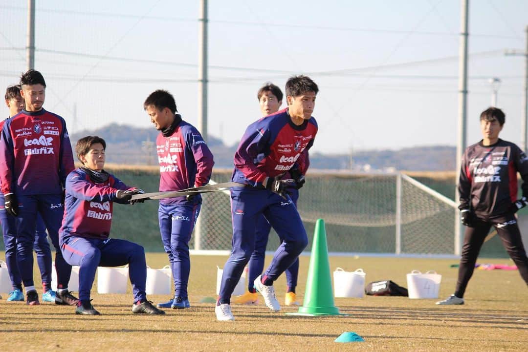 濱田水輝のインスタグラム：「プレシーズン⚽️  歳をとるにつれてプレシーズンのトレーニングが体力的にどんどんきつくなっていると感じるとともに今年もこうしてプロ選手として開幕に向けて準備できていることに幸せを感じます✨  良いシーズンにするためにやるべきことをしっかりと丁寧に。  そしてもうひとつ。  今シーズンキャプテンを務めることになりました。 キャプテンとしてチームを支え、引っ張っていけるように頑張ります。  ココロヒトツニ  #ファジアーノ岡山 #濱田水輝 #fagianookayama  #nopainnogain」
