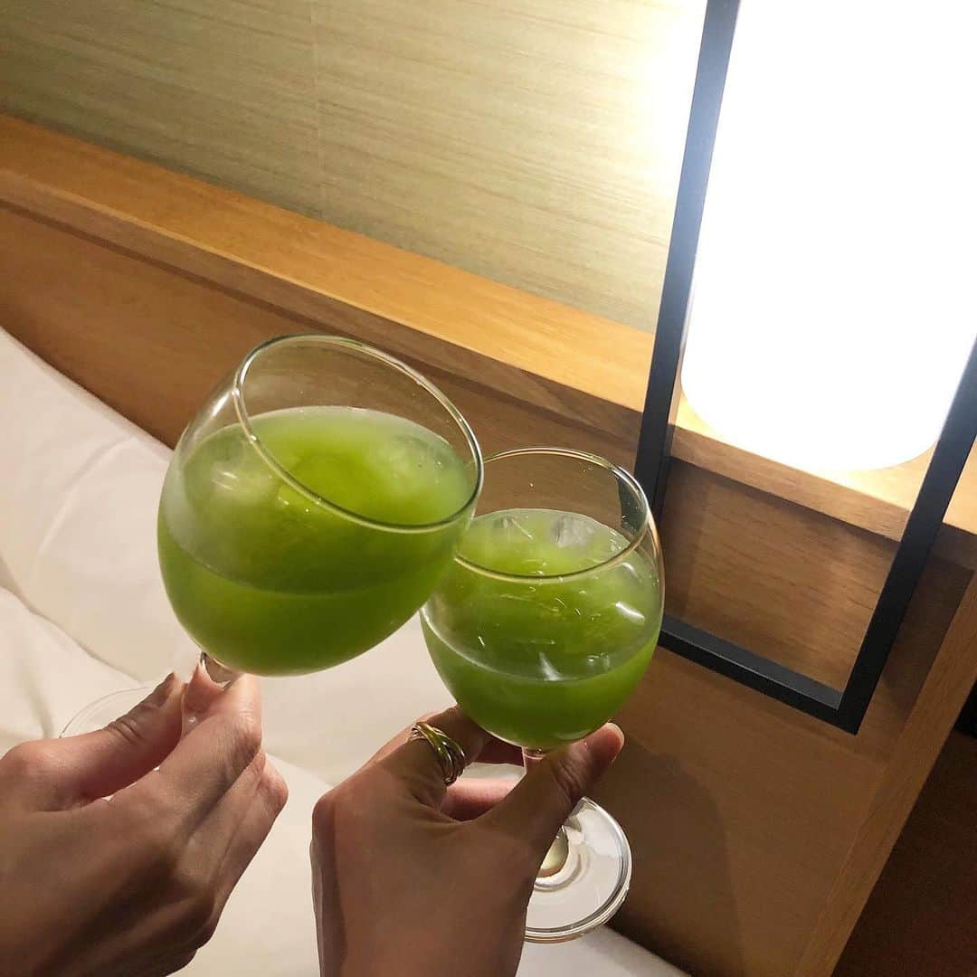 藤原菜摘さんのインスタグラム写真 - (藤原菜摘Instagram)「年末のこと🥂🌛 . 抹茶の味が濃厚かつ無炭酸なので お酒が得意じゃない私でも飲みやすかった♡ . 無糖なのも嬉しいし 最近少しだけ嗜めるようになって楽しい☺️笑 . . #寶抹茶ハイ #宝酒造　#PR #宝焼酎」1月20日 21時23分 - natsumi_fujiwara