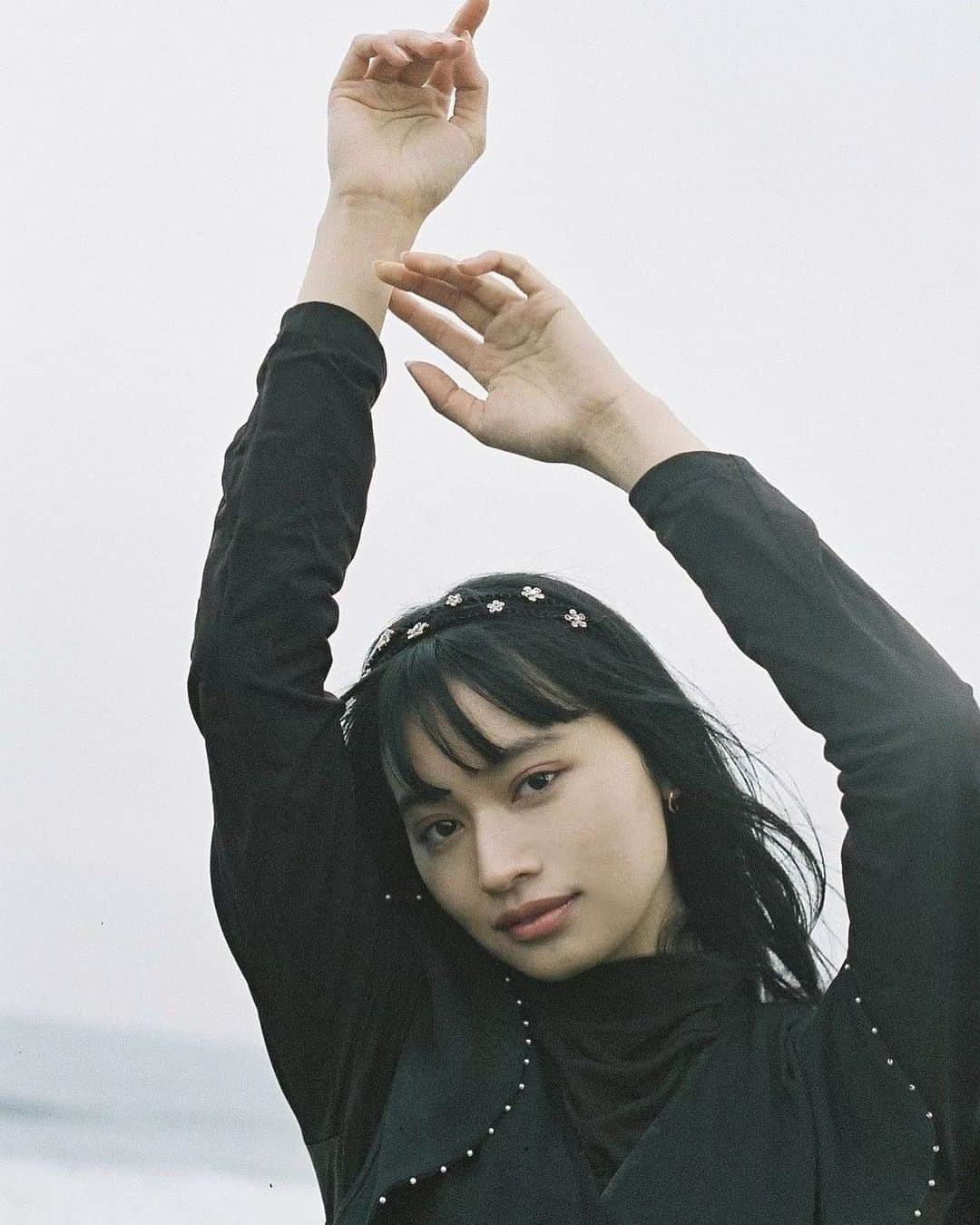 shihori.kathleenのインスタグラム：「🦢🖤🐚 私服」