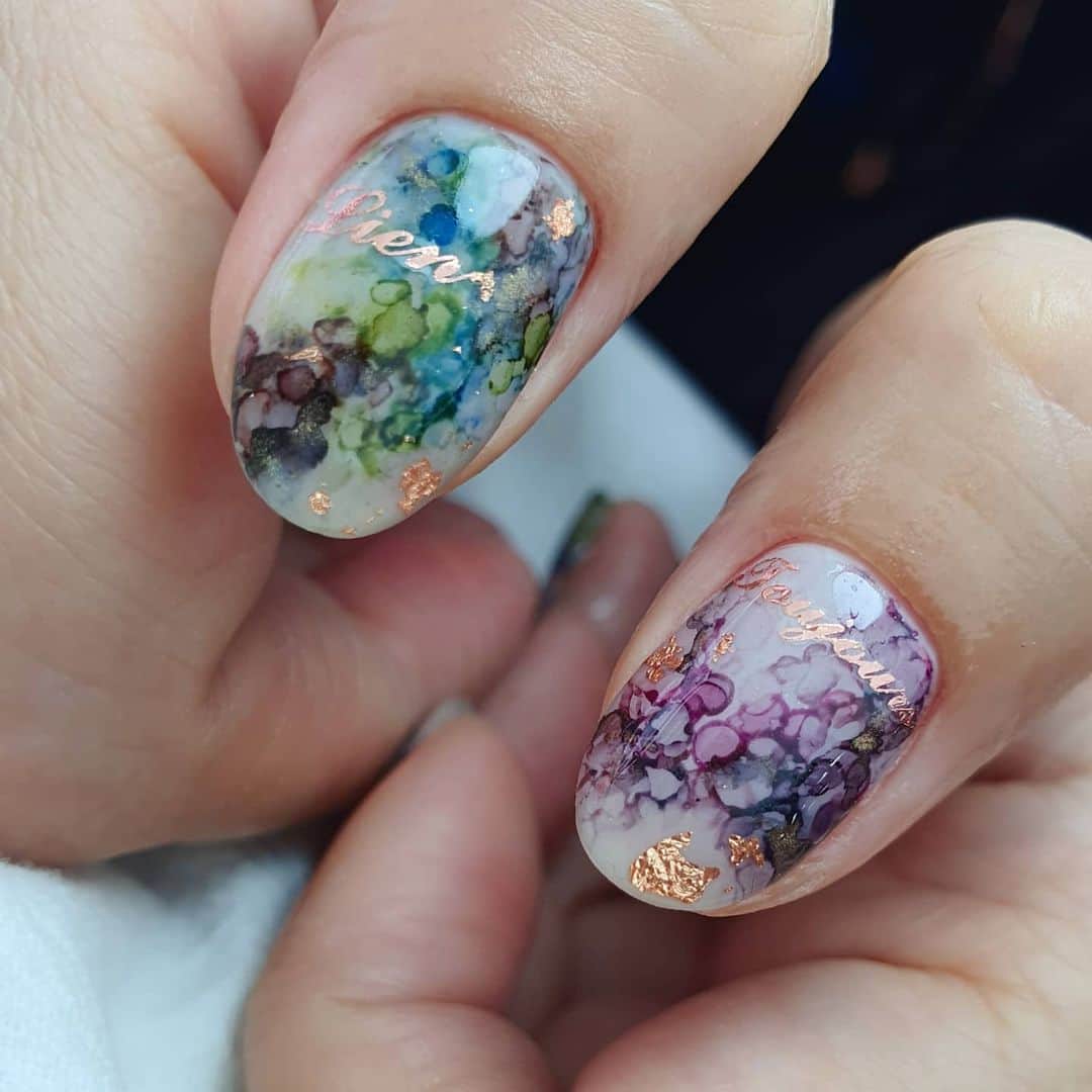 Yingのインスタグラム：「I used PREGEL MUSE S340 and S341 for the filler nails with crystal cat eye and chrome details. PREGEL Pale Natural used as a base colour before adding abstract art with alcohol inks from @ruyiya_singapore and decorated with Kimagure Rose gold word stickers. Items can be purchased at @nailwonderlandsg 🤗 .   . 🛒 www.nailwonderland.com⁣⁣ 📍20A Penhas Road, Singapore 208184⁣⁣ (5 minutes walk from Lavender MRT)⁣⁣ .  I am currently only able to take bookings from my existing pool of customers. If I have slots available for new customers, I will post them on my IG stories. Thank you to everyone who likes my work 🙏 if you need your nails done, please consider booking other artists at @thenailartelier instead ❤  #ネイルデザイン  #ネイルアート #ネイル #ジェルネイル #nailart #네일아트 #pregel #プリジェル #nails #gelnails #sgnails」