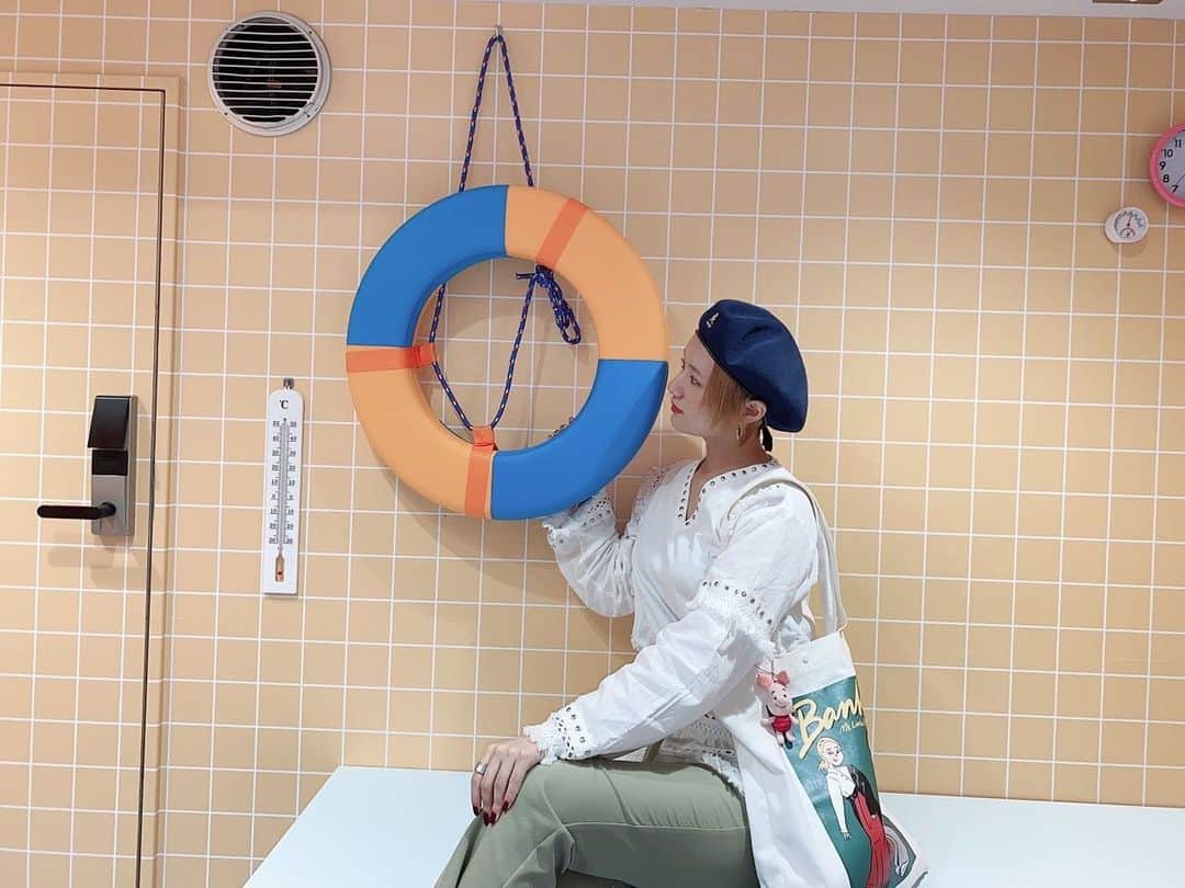 工藤菫のインスタグラム：「浮き輪〜〜〜  #新大久保 #チーズ食べたいな」