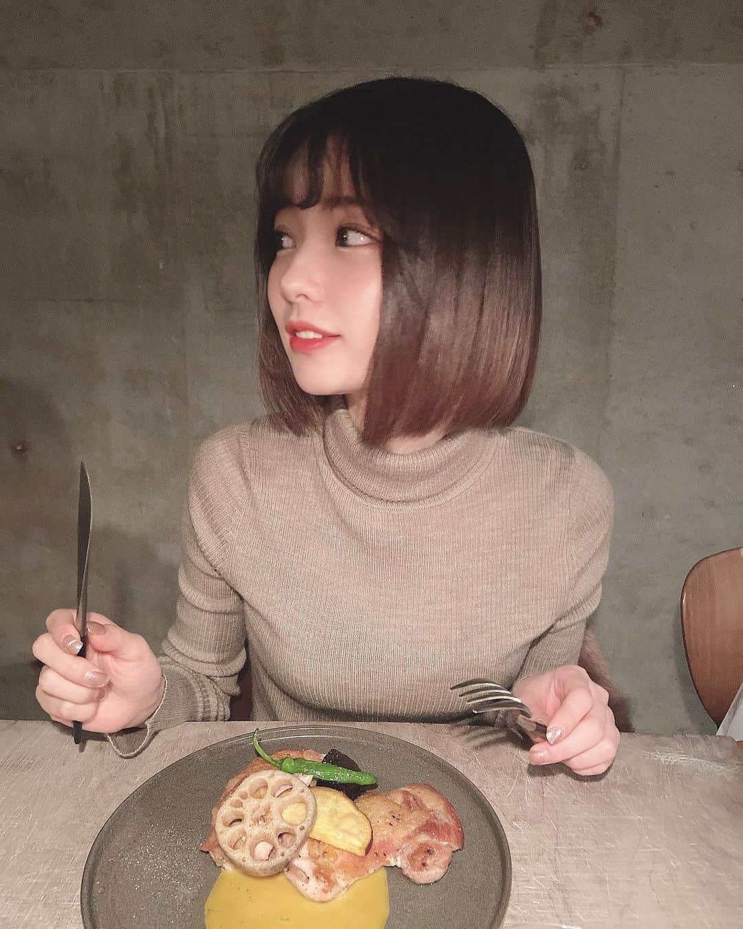 sarimaru(国木田さりまる)のインスタグラム：「たまにはお洒落なご飯食べたいな💭 お洒落なお店のメニュー見ても名前がオシャレすぎて頼むまで何がくるか全然理解できない女です 最後までスワイプしてみてね☺︎」