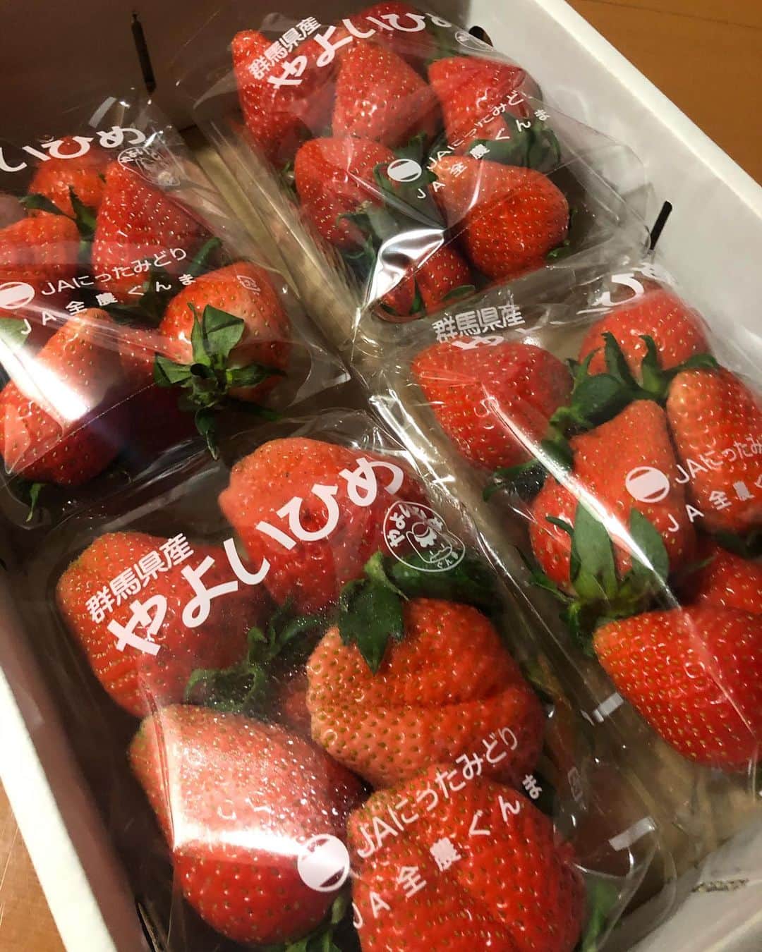 中野みやびのインスタグラム：「やよいひめ  #苺 #strawberry #やよいひめ #群馬 #いちご #fruit #果物 #美味しい #very #good #gunma #japan #いぇい #love #中野みやび #みやび #群馬愛」