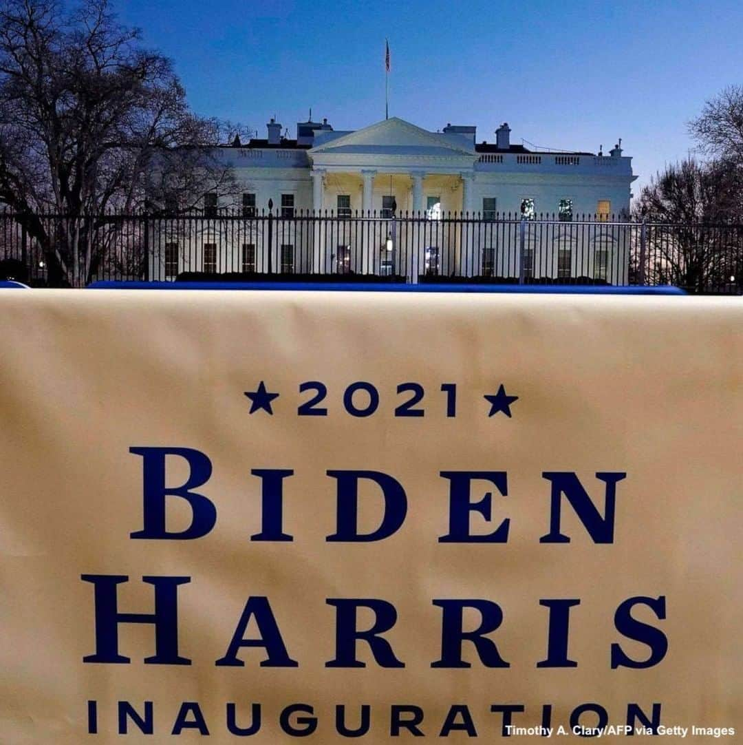 ABC Newsさんのインスタグラム写真 - (ABC NewsInstagram)「The White House is seen on the final morning of the Trump administration, hours before Joe Biden is sworn in as the next president. #joebiden #donaldtrump #whitehouse #inauguration #InaugurationDay」1月20日 21時47分 - abcnews