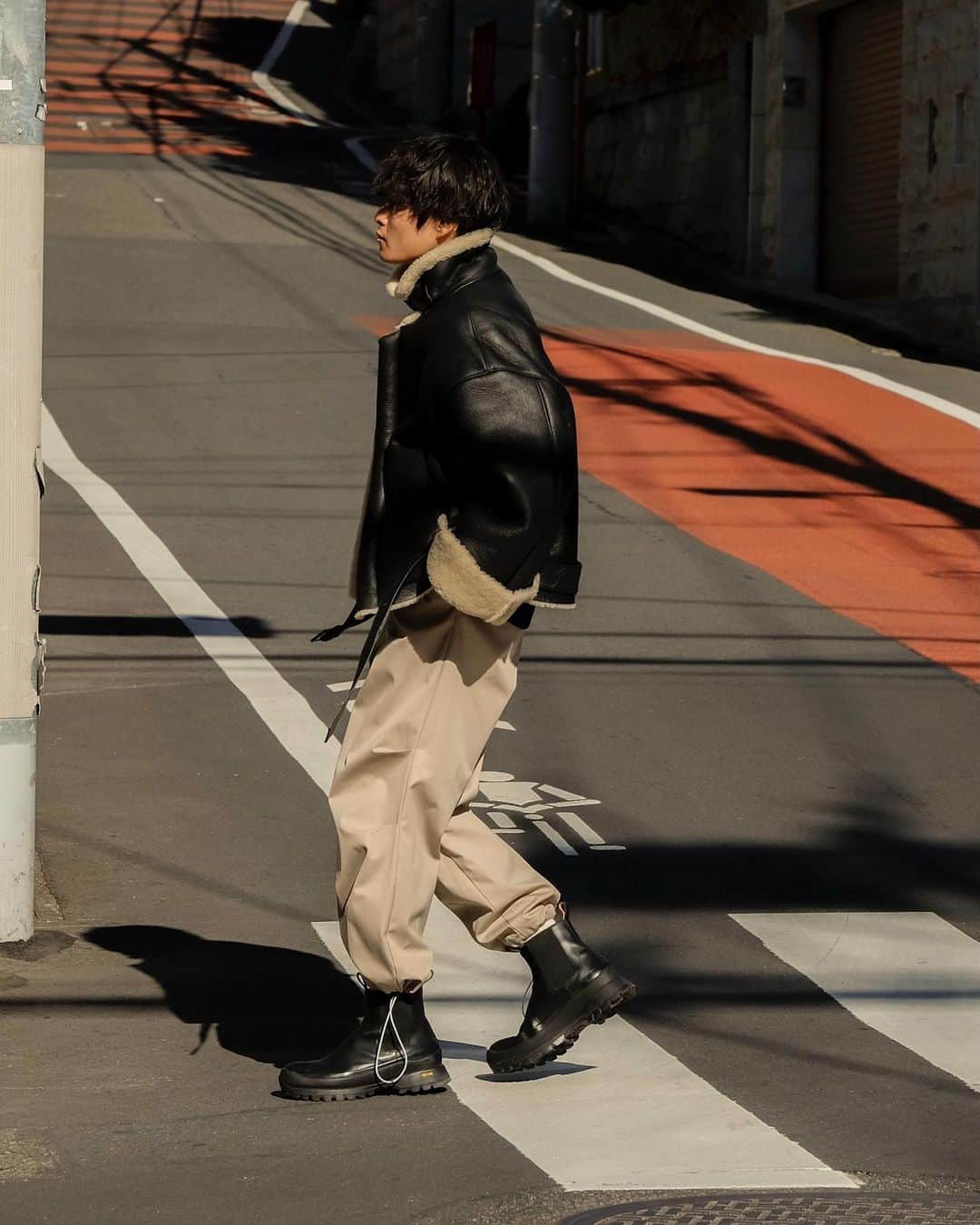 Ryoさんのインスタグラム写真 - (RyoInstagram)「ㅤㅤㅤㅤㅤㅤㅤㅤㅤㅤㅤㅤㅤ 今日も寒かったですね〜🥶 最近は、ダウンかムートンから抜け出せません😩 ㅤㅤㅤㅤㅤㅤㅤㅤㅤㅤㅤㅤㅤ  It was freaking cold today🥶 I wear down jackets or mouton jackets everyday recently😩  ㅤㅤㅤㅤㅤㅤㅤㅤㅤㅤㅤㅤㅤ blouson:#yoketokyo sweat:#ennoy pants:#ryotakashima」1月20日 21時44分 - ryo__takashima