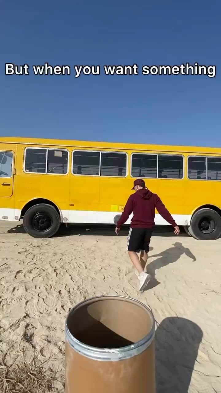 ショーン・ガルニエのインスタグラム：「At least I did it 🤣🔥 Next time first try 🤪 #football #trickshot #dubai」