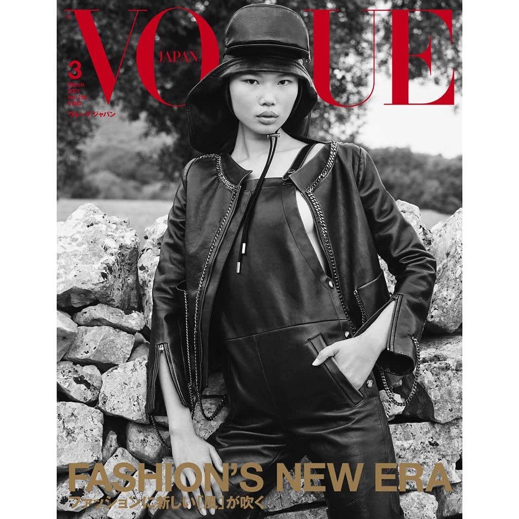 アンナ・デッロ・ルッソのインスタグラム：「Kayako ❤️❤️❤️ @ka.ya.ko  for @voguejapan🇯🇵 March issue by  @luigiandiango 📸 @luigimurenu  styled by @annadellorusso makeup @georgisandev 💄hair @pierpaololaihair 💇@pg_dmcasting @2bmanagement special thanks to @masseria_le_carrube 🙏 wearing @burberry by @riccardotisci17 💓💓💓 @louisvuitton @moschino @itsjeremyscott @miumiu @moncler ❣️」