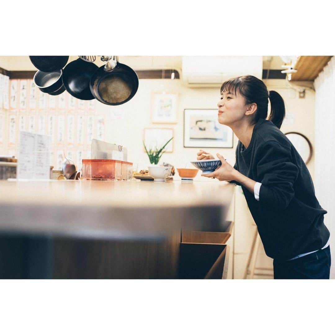 芳根京子さんのインスタグラム写真 - (芳根京子Instagram)「本日発売のminaです🐟 なぜ魚でしょうか🐟 たくさん食べました🐟 全部美味しくて撮影なのに 本気で食べてしまった🐟 是非チェックしてください🐟  ごちそうさまでした😋  #mina」1月20日 21時58分 - yoshinekyoko
