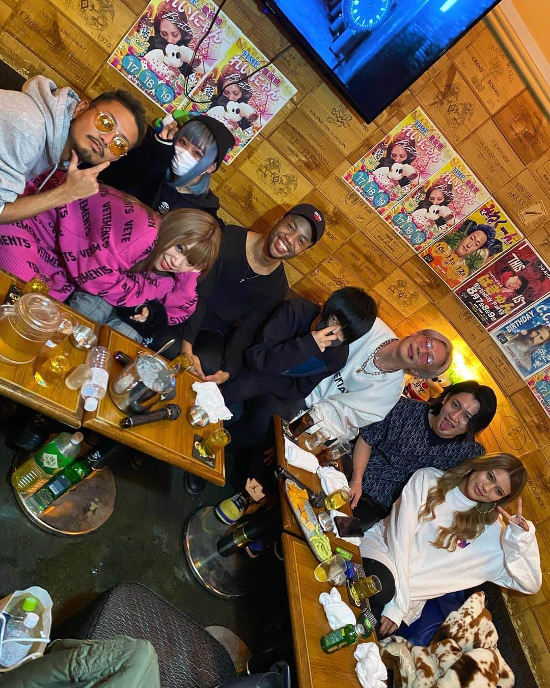 Richesのインスタグラム：「新年会！ 楽しすぎました(^^) 今日からまた毎日お店いるからよろまるくんです🙏✨✨ ・ ・ 東京都新宿区歌舞伎町1-11-10 イクザスビル6F（2Fお通さんのビル） ・ ・ #リチェス #パリピ #youtube #youtuber #金髪 #黒人 #ハーフ #番号教えて #ガンパリマジック #由比ヶ浜 #tバック #歌舞伎町 #新宿 #東京 #入間 #埼玉 #ガーナ #南魚沼 #新潟 #riches #tokyo #japan #ghana #hiphop #party #love #instagood #happy #followme #follow」
