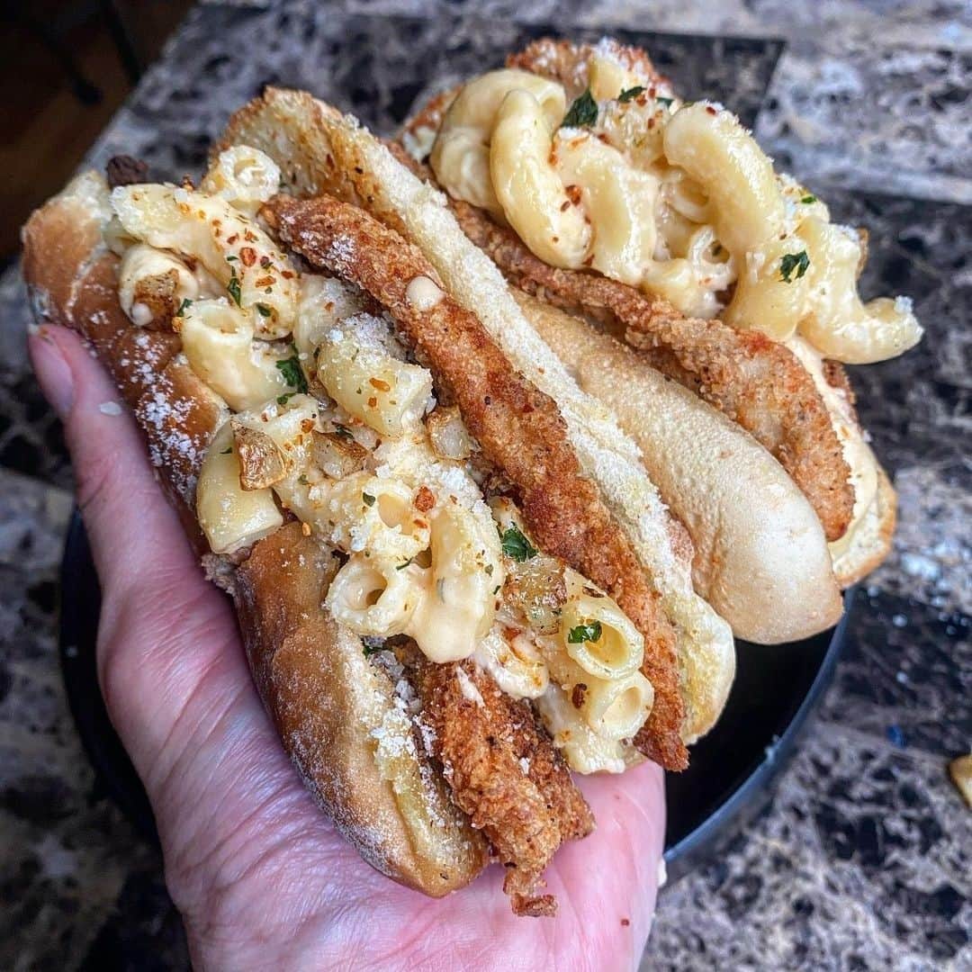Flavorgod Seasoningsさんのインスタグラム写真 - (Flavorgod SeasoningsInstagram)「Parmesan crusted chicken filets, topped with Parmesan garlic Mac n cheese. On a garlic butter toasted artisan bun, garnished with homemade roasted garlic, and crushed red pepper.. I’m done now 🙃😂 by @platesbykandt⁠ -⁠ Add delicious flavors to your meals!⬇️⁠ Click link in the bio -> @flavorgod  www.flavorgod.com⁠ -⁠ Seasoned with: @flavorgod garlic lovers n everything⁠ -⁠ We used our favorite buns by @auntmilliesbread⁠ ⁠ @perduechicken chicken breast⁠ ⁠ @flavorgod garlic lovers n everything⁠ ⁠ @barillaus @barilla elbows⁠ ⁠ @murrayscheese Parmesan, white cheddar and mozzarella⁠ -⁠ Flavor God Seasonings are:⁠ ➡ZERO CALORIES PER SERVING⁠ ➡MADE FRESH⁠ ➡MADE LOCALLY IN US⁠ ➡FREE GIFTS AT CHECKOUT⁠ ➡GLUTEN FREE⁠ ➡#PALEO & #KETO FRIENDLY⁠ -⁠ #food #foodie #flavorgod #seasonings #glutenfree #mealprep #seasonings #breakfast #lunch #dinner #yummy #delicious #foodporn ⁠ ⁠」1月20日 22時01分 - flavorgod