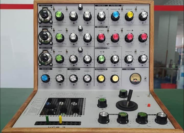Block.fmのインスタグラム：「BehringerがEMS VCS3クローンのプロトタイプを発表！中古相場は100万円を超えるモジュラー・シンセサイザーが2021年中にも完全再現か⁠ ⁠ 続きはlink in bio」