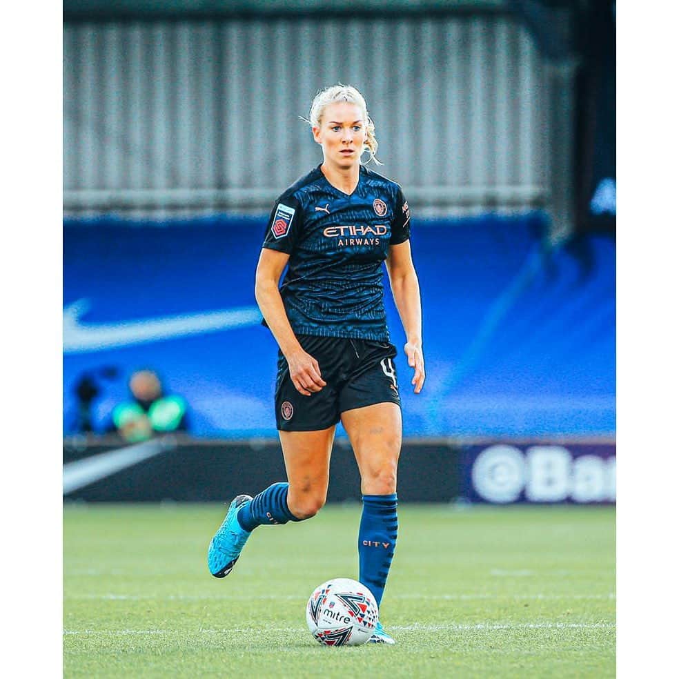 ジェンマ・ボナーのインスタグラム：「💥 Big one tonight ... Let’s go @mancity 💥」