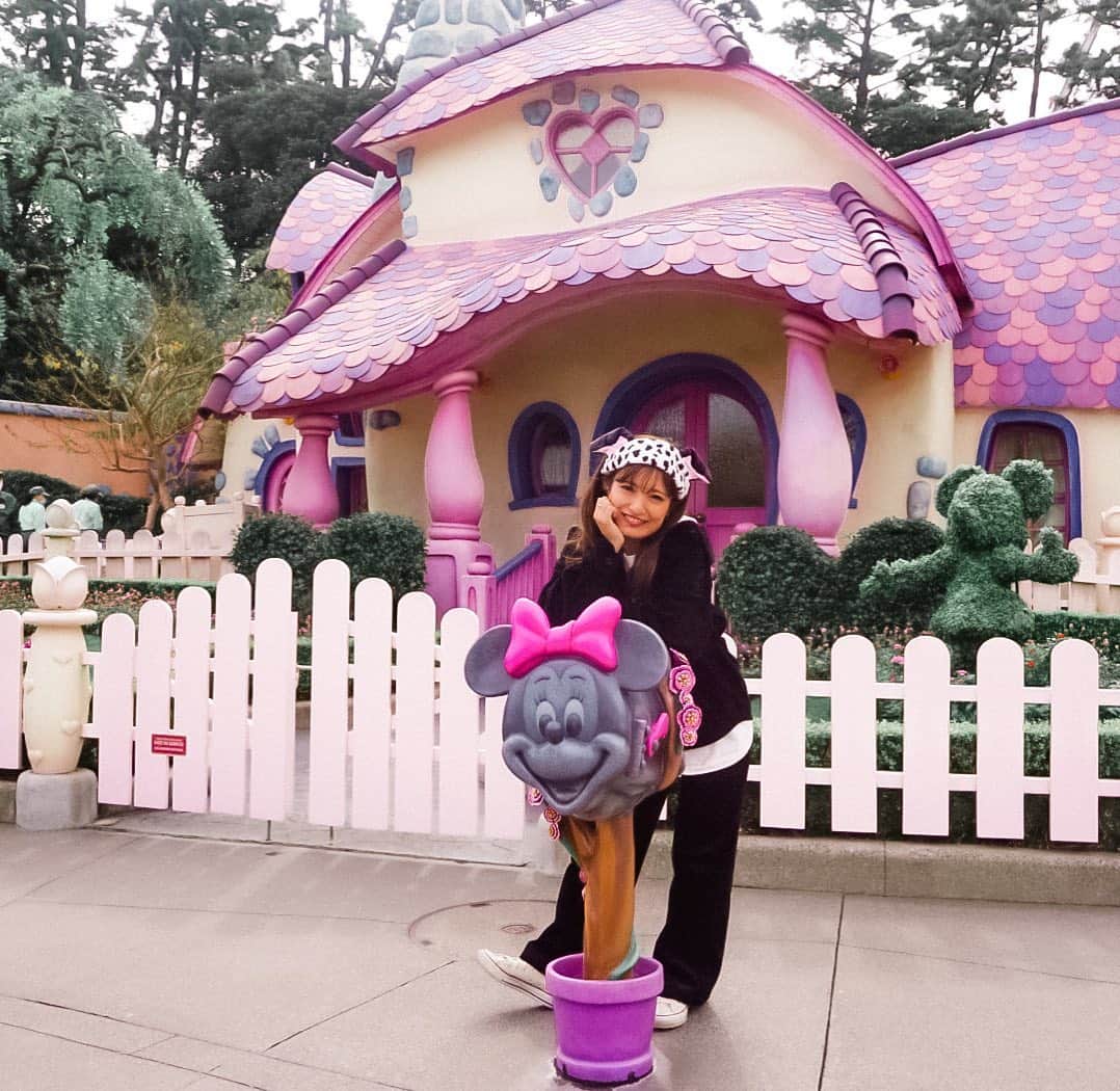 𝙴𝚁𝙸𝙲𝙰𝙽のインスタグラム：「． ． 🤘❤🤘🧡🤘💛🤘💚🤘💙🤘💜🤘🤍 ． #🎠　💕  Disney land🕌 . ． #disney#disneysea#disneyland#happy#love #instagood#instalike#genic_mag#tokyo  #japan#fashion  #東京#ディズニーシー#クリスマス#デート#ディズニーランド#ビジョビ#タビジョ #フォトジェニック#撮影#幸せ#ミニーちゃん」