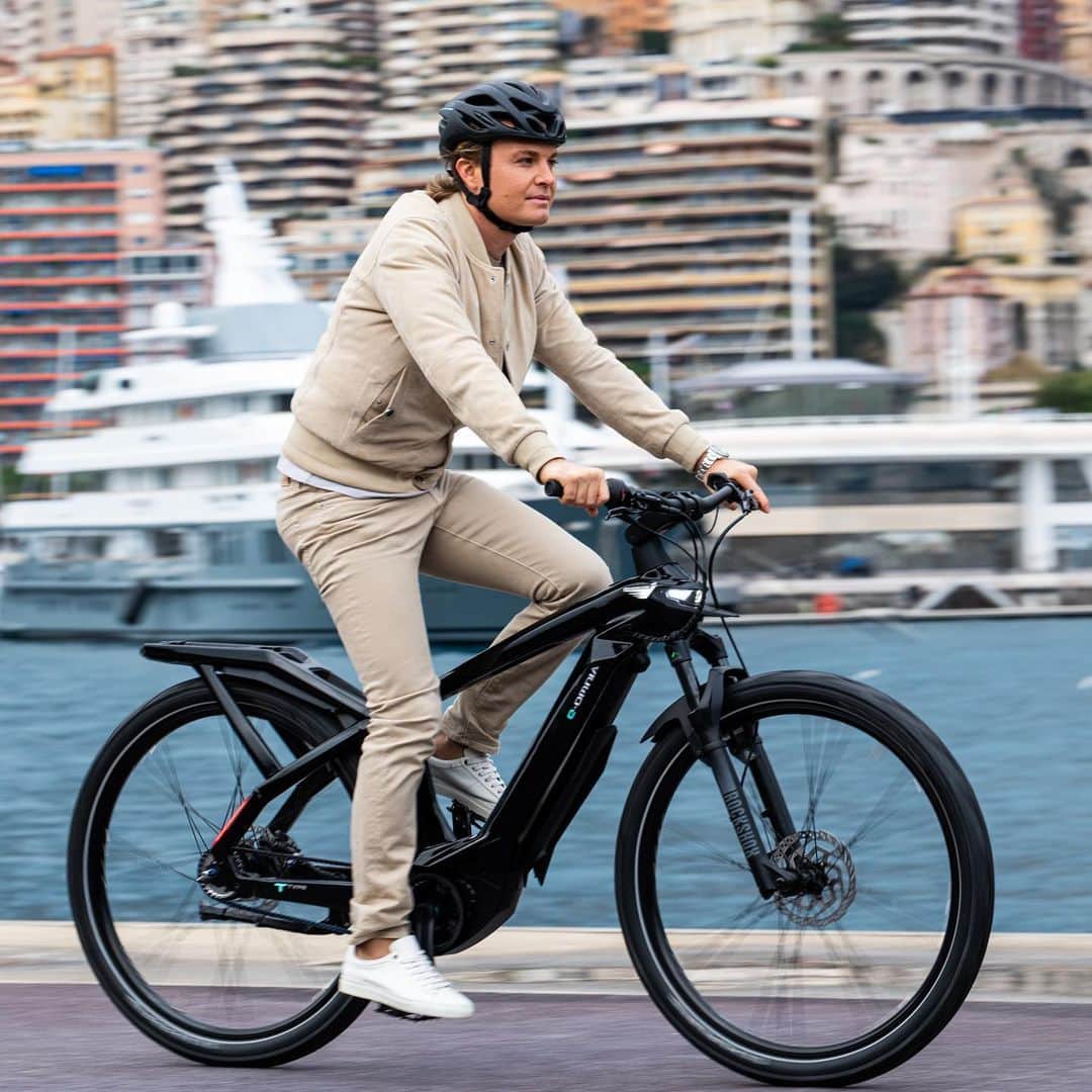 ニコ・ロズベルグさんのインスタグラム写真 - (ニコ・ロズベルグInstagram)「I believe that e-bikes are part of the solution for a sustainable future 🌍 That’s why I’m proud to team up with @bianchibicycles and their innovative e-Omnia project. Helping people to move smarter in everyday life – meeting every type of rider needs: city, tourer or mountains. Which e-bike type would you choose?👍  #Sustainability #Bianchi #BianchiLifE #eOmnia #RideBianchi #ebike」1月20日 22時22分 - nicorosberg