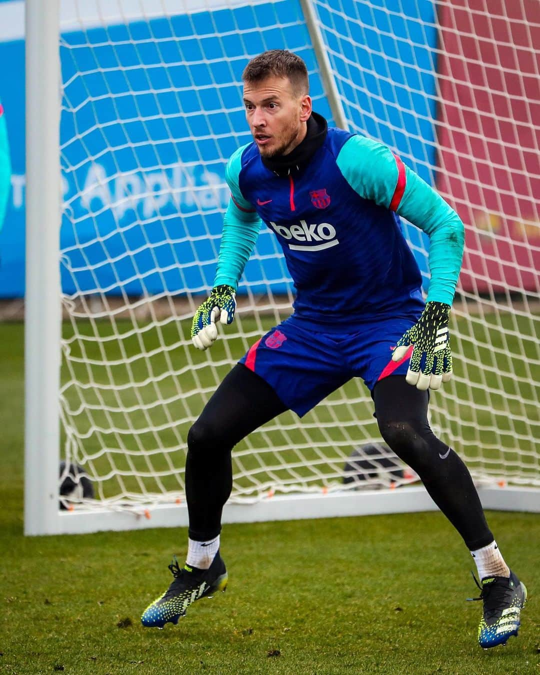 FCバルセロナさんのインスタグラム写真 - (FCバルセロナInstagram)「✅ Wednesday training 🔋 🔜 #CornellàBarça ⚽️」1月20日 22時22分 - fcbarcelona