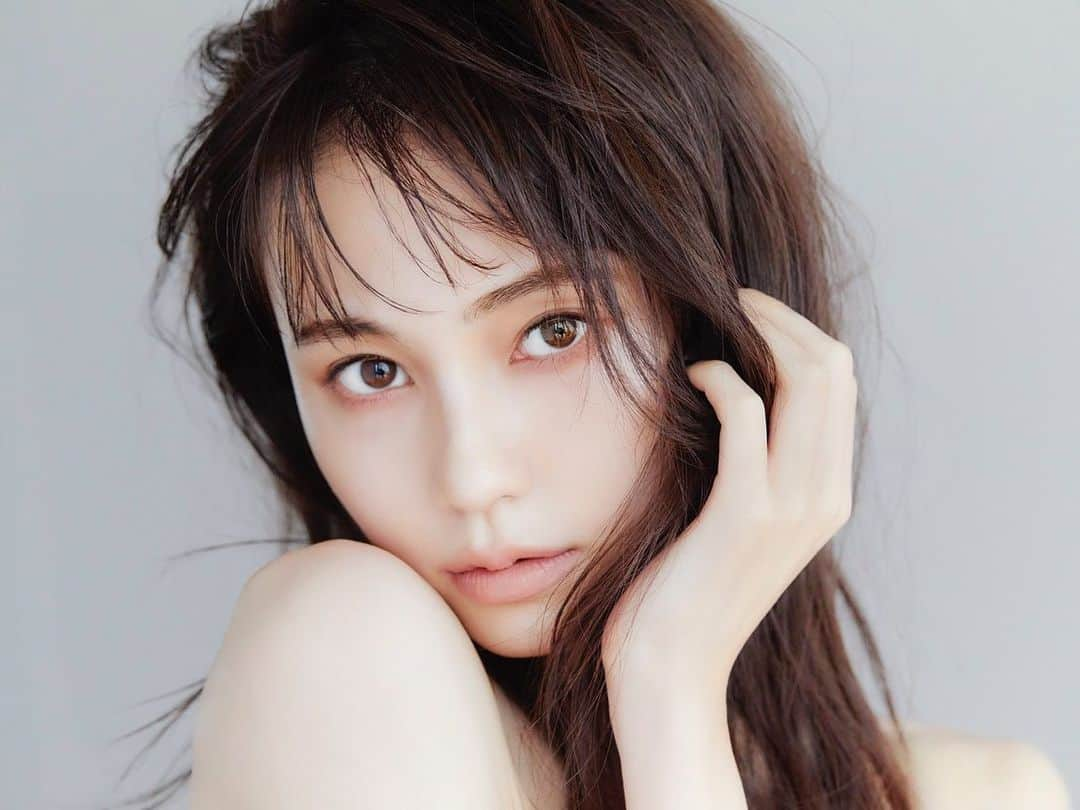 酒井結加のインスタグラム：「2021. 事務所のプロフィール写真が 新しくなりました◡̈ ・ ・ ・ #2021 #酒井結加 #photography  #movie #宣材撮影」