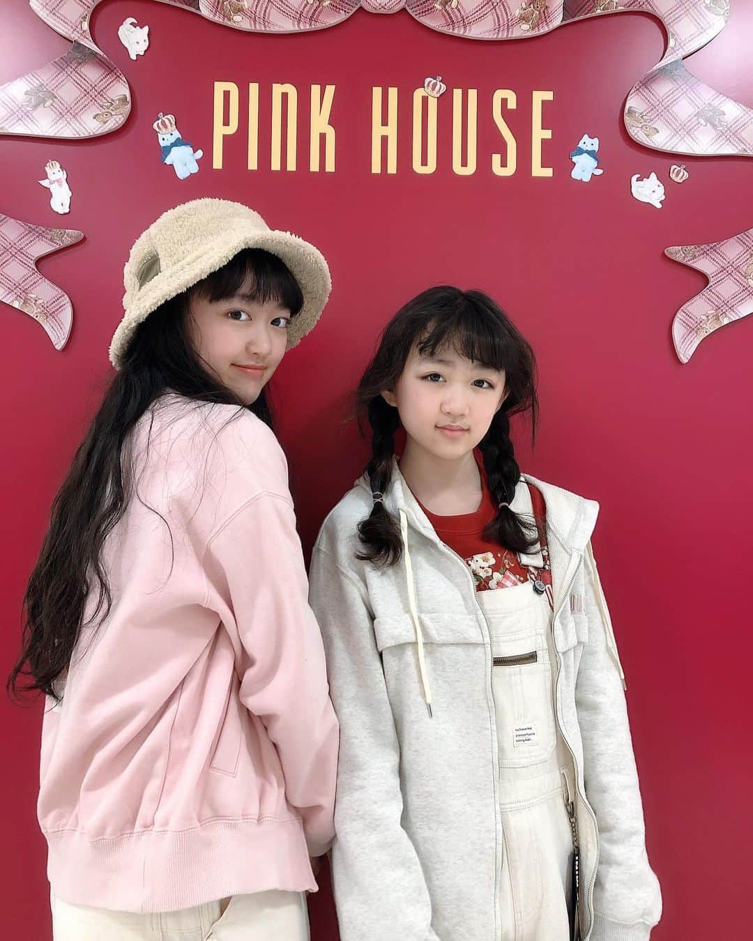 のインスタグラム：「写真③枚あるからスワイプしてね👉 ピンクハウスのオーバーオール😊 ❤︎ ❤︎ #pinkhouse #ピンクハウス #高梨ねね #高梨もも #タレント #アイドル #モデル #シブサン #シブサンプロジェクト #shibu3project #いいね返し #コメント返し #sweetlolita #lolitafasion #ロリータファッション」