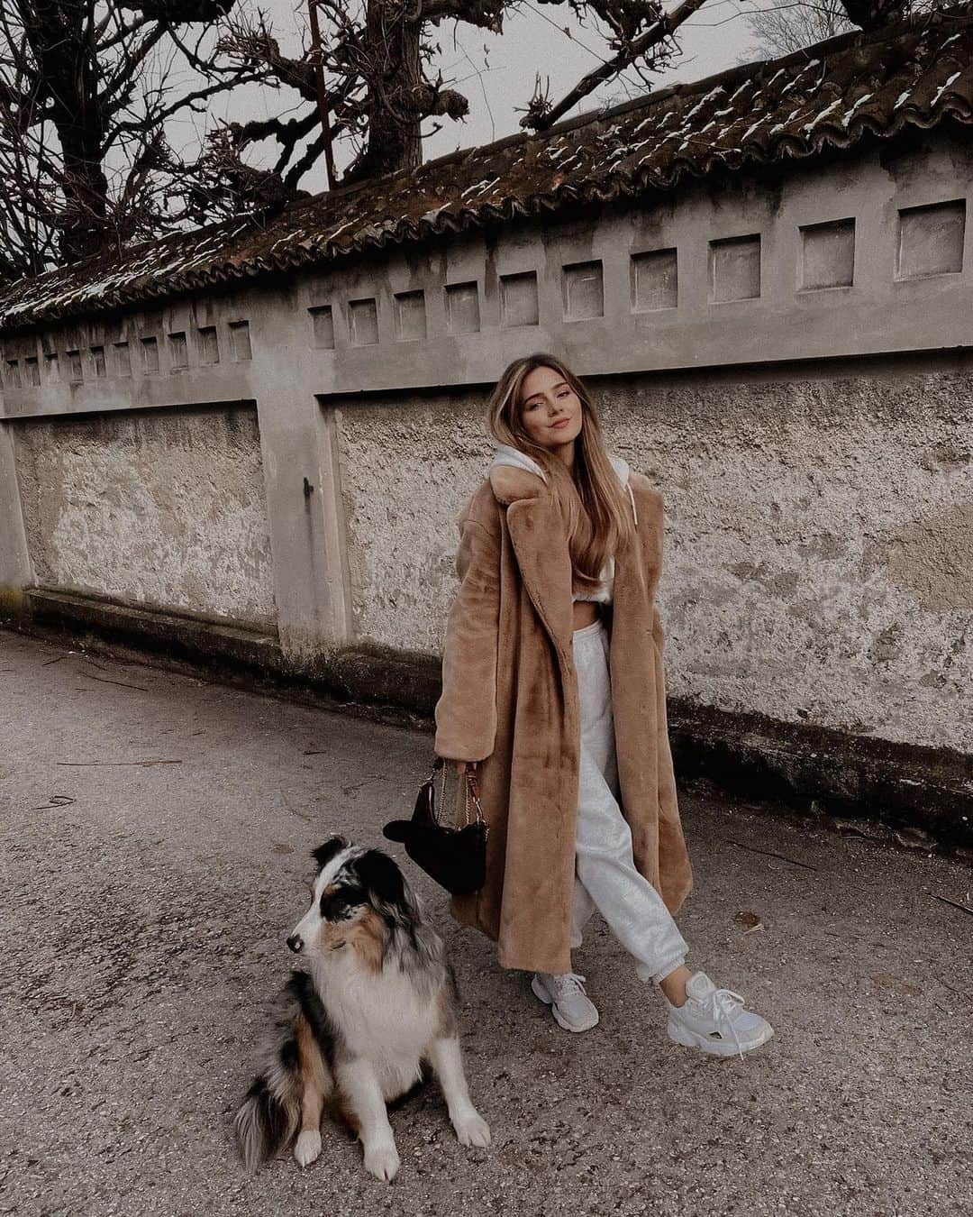 OOTD Magazineさんのインスタグラム写真 - (OOTD MagazineInstagram)「Which outfit is your favorite?⁣ ✨ Edited with OOTD Moonlight presets ✨ Shop our OOTD presets now via link in bio. ✨ Worldwide available ph: @jessyhartel」1月20日 22時23分 - ootdmagazine