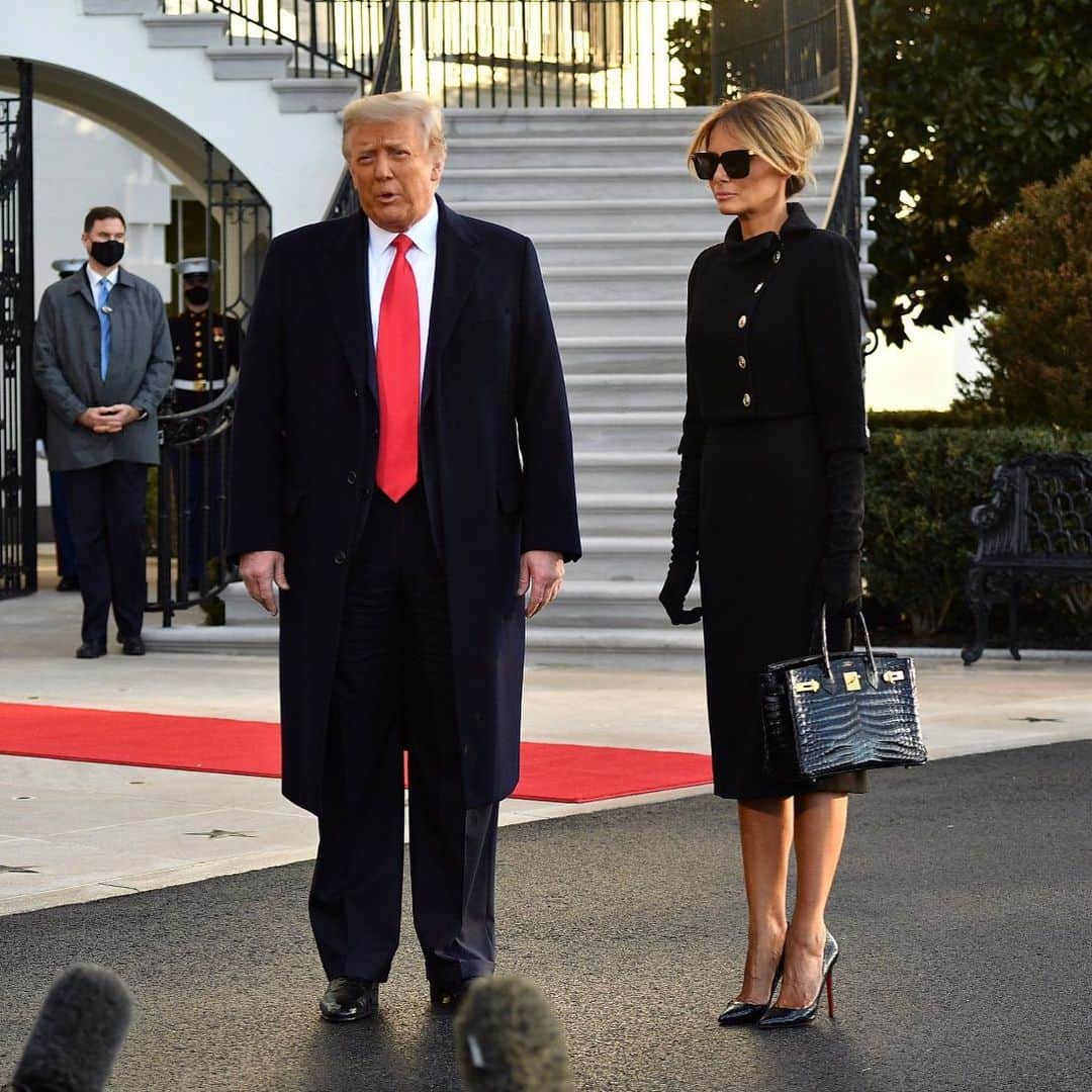 I Love Fashionのインスタグラム：「Melania Trump .. WOW! 😍 Leaving the white house stunningly .. So CLASSIC & Elegant 👌🏻」