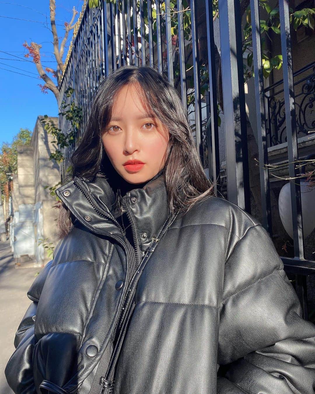 大槻りこのインスタグラム：「#ootd4nylonjp  . . [outer]  ZARA [pants]  ZARA [tops]  UNIQLO [shoes]  GU [bag]  ZARA . #zara #gu #uniqlou #zaraコーデ  #instagood #fyp #fashion  . ※1枚目、撮影時のみマスクを外しています」