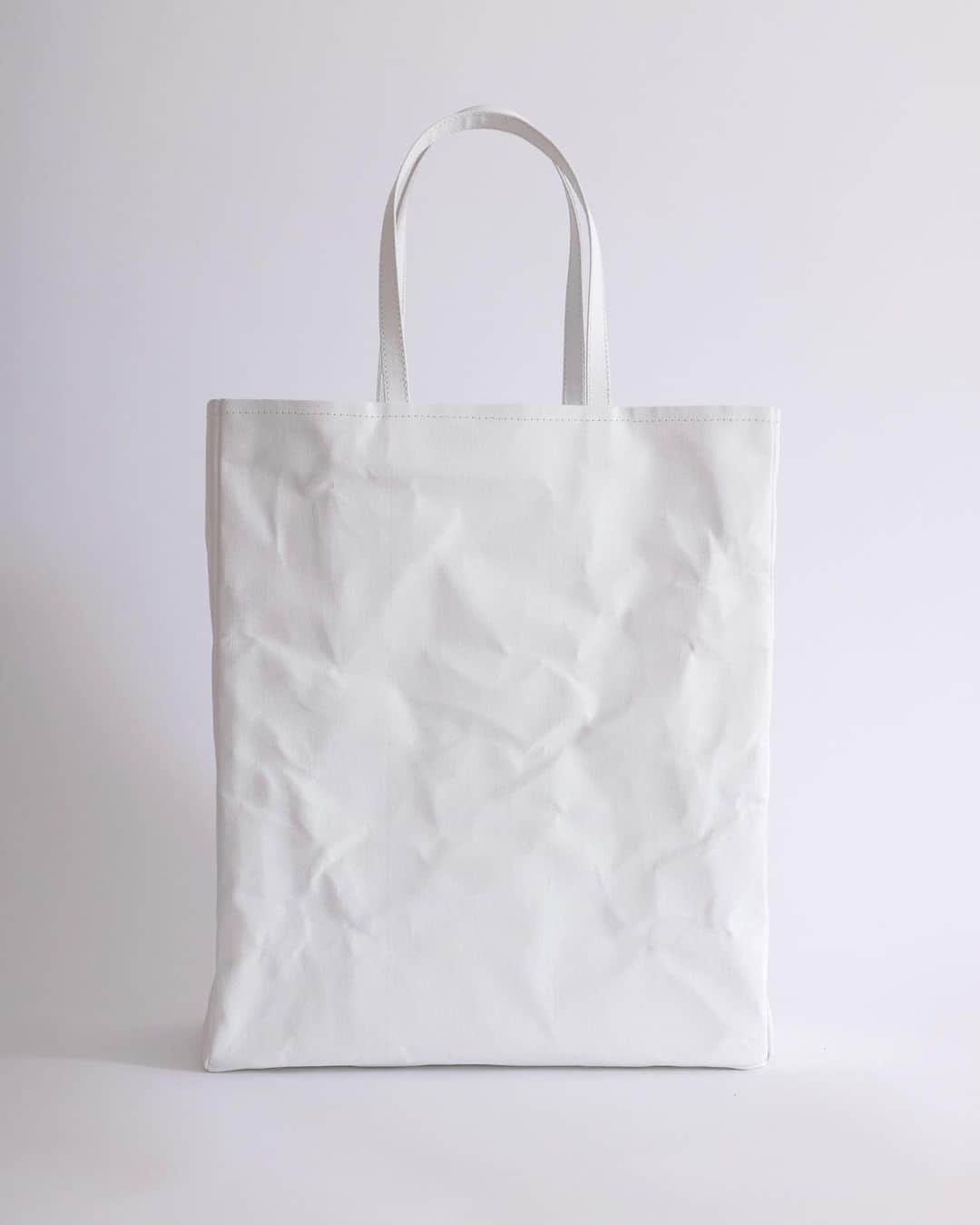 のインスタグラム：「@dinosimonett's books are georgeous. So are his bookbags ! Title(1): - POOR ARTIST, made from 100% primed canvas. 📷: by me (2) photo of maquette of up and coming book of bookbags by @dinosimonett」