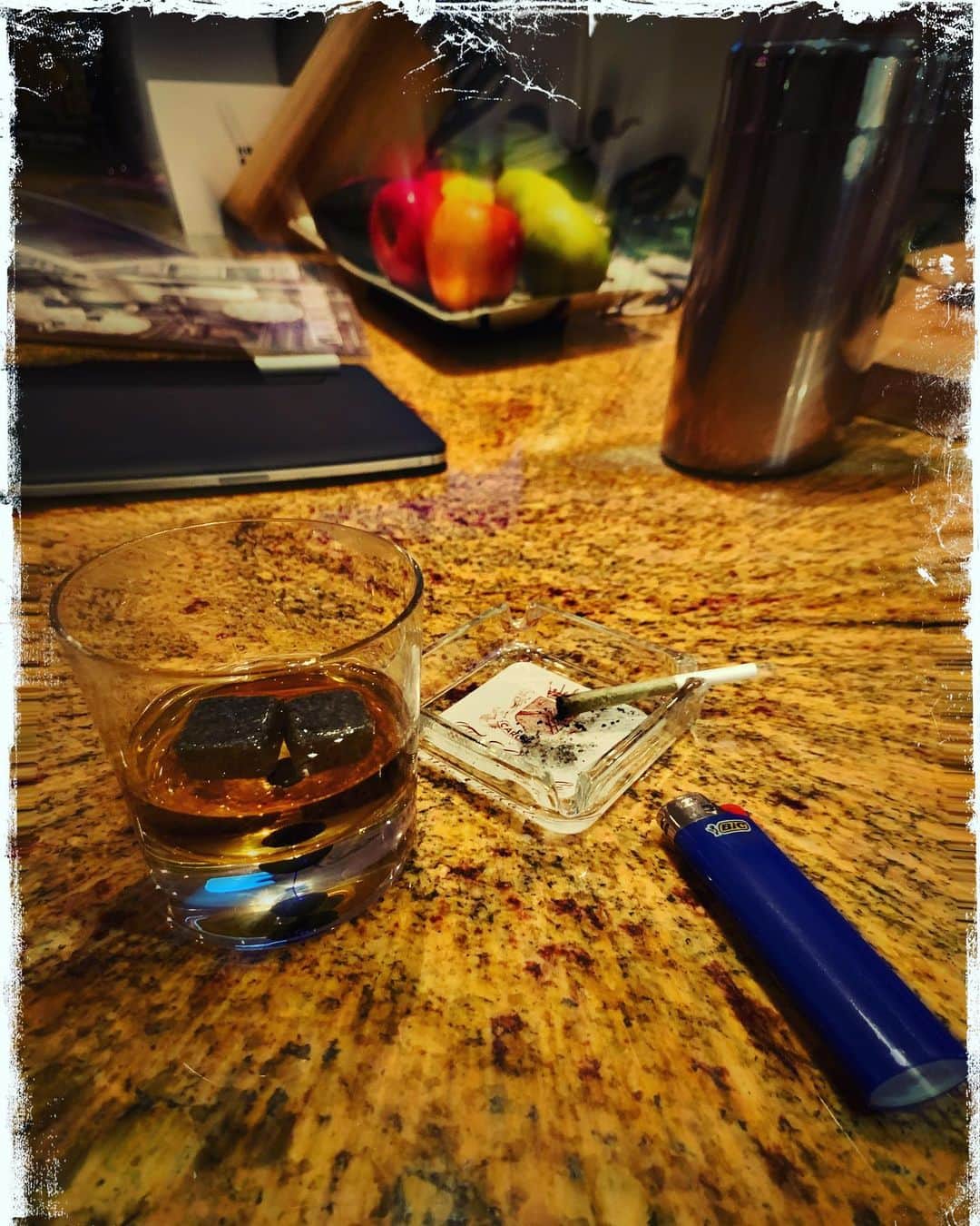ロブ・モローのインスタグラム：「This is what watching the news many a night looked like for the past 4 years. He’s Gooooooooooooooooooooooooooooooooooooooooooooooooooooooooooooooooooooooooooooooooooooooooone!!!!!!!!!!!!!!!」
