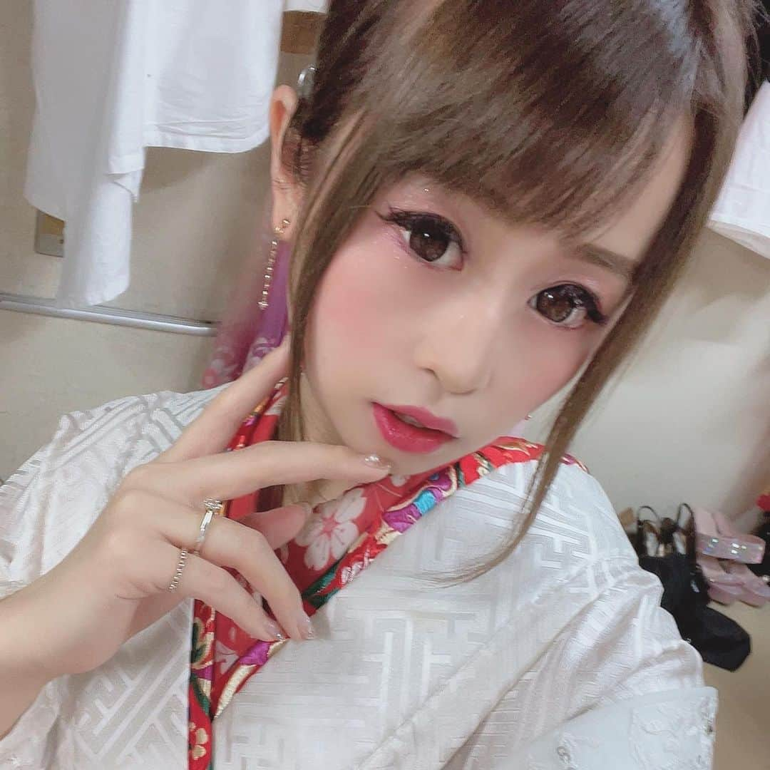 前田のののインスタグラム：「新宿ニューアート10日間ありがとうございました(*'ω')  みなさんに支えられた日々 でした！✨✨  お陰様で楽しく踊れました！ 明日からライブシアター栗橋さんで踊ってます^^*  演目はたくさんもってきます笑 たくさんあいにきてほしーな！  まってます✨✨  #前田ののちゃん  #前田のの  #ストリッパー #ストリップ劇場  #新宿ニューアート  #ライブシアター栗橋」