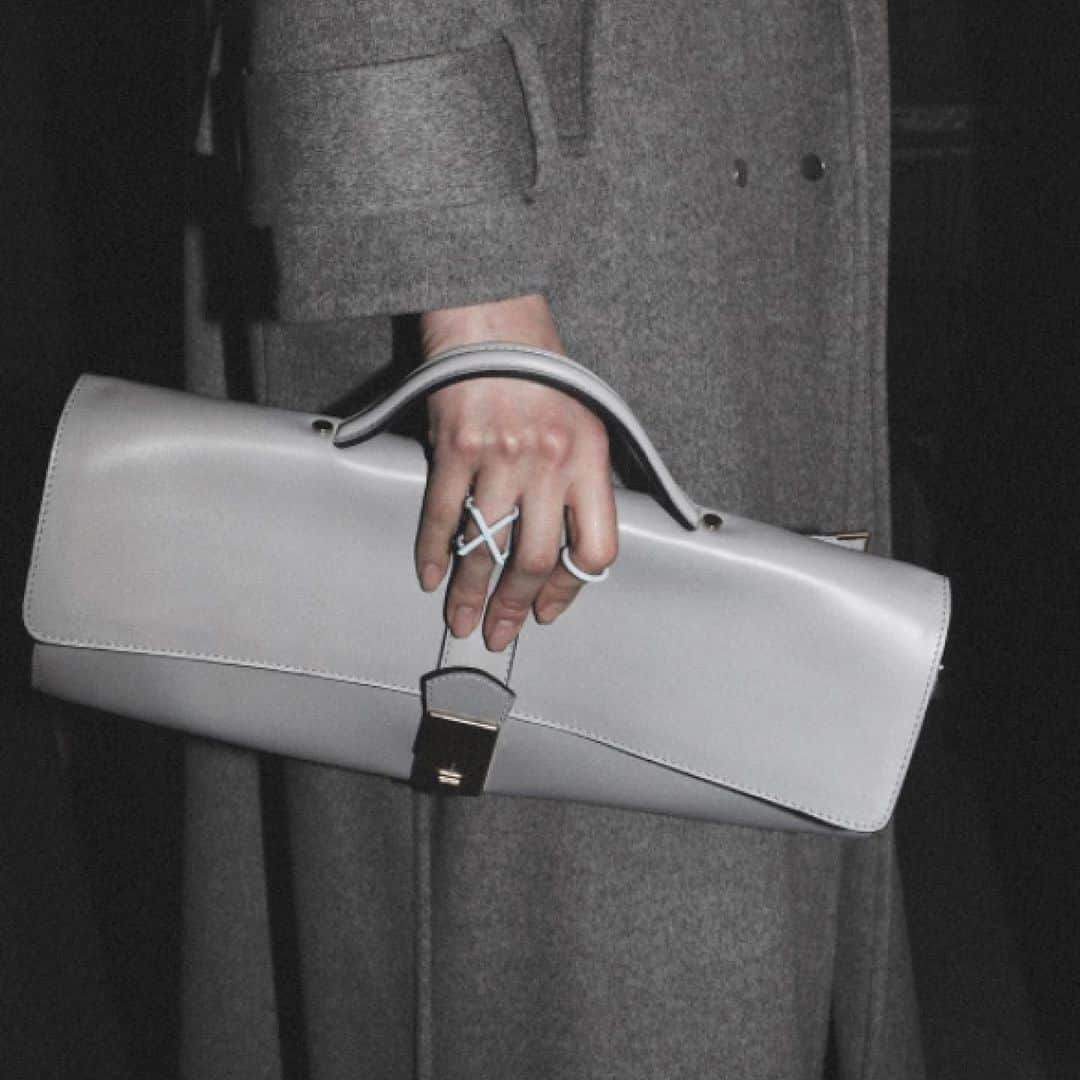 イーチ x アザーのインスタグラム：「EACH OTHER Folded briefcase.  #EACHxOTHER」