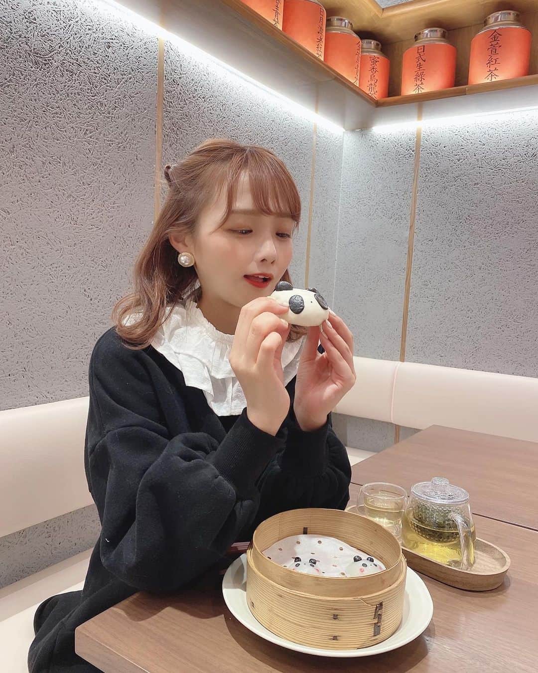 計良日向子（ひなひ）さんのインスタグラム写真 - (計良日向子（ひなひ）Instagram)「. . @ecute_ueno にある騒豆花で パンダの天心とパンダマン食べた🐼💕 中身がゴマで甘すぎなくて とってもおいしかった(*´ω｀*)♡ @saodouhua_japan . . . . あとこのお茶がとにかく美味しい！ ご飯も美味しそうだったから また行きたいな☺️ . . . 👗ワンピース　@miia_official . 👗ブラウス　@gu_for_all_ . . . . #上野カフェ #上野ランチ #上野グルメ #東京カフェ #東京グルメ #カフェ巡り #騒豆花 #私服 #コーディネート #miia #ミーア #gu #guコーデ #ジーユー #ジーユー購入品 #ジーユーコーデ #プチプラコーデ」1月20日 22時45分 - kerahinako1105
