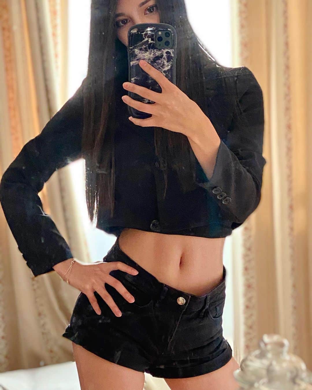 サントス飛鳥のインスタグラム：「鏡汚い🪞  #selfie #like #instagood #ootd #fashion #style #셀카 #셀스타그램 #얼스타그램 #소통해요 #我 #自拍#粉我 #时装 #jk #高校生 #selfiegram #02 #へそ」