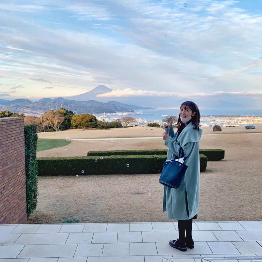 小野澤玲奈のインスタグラム：「この前の週末…🥞  集中力が切れてきた ううう  週末までがんばるぞー😢  #シャボン玉  #富士山  #パンケーキ #🥞 #🍓」
